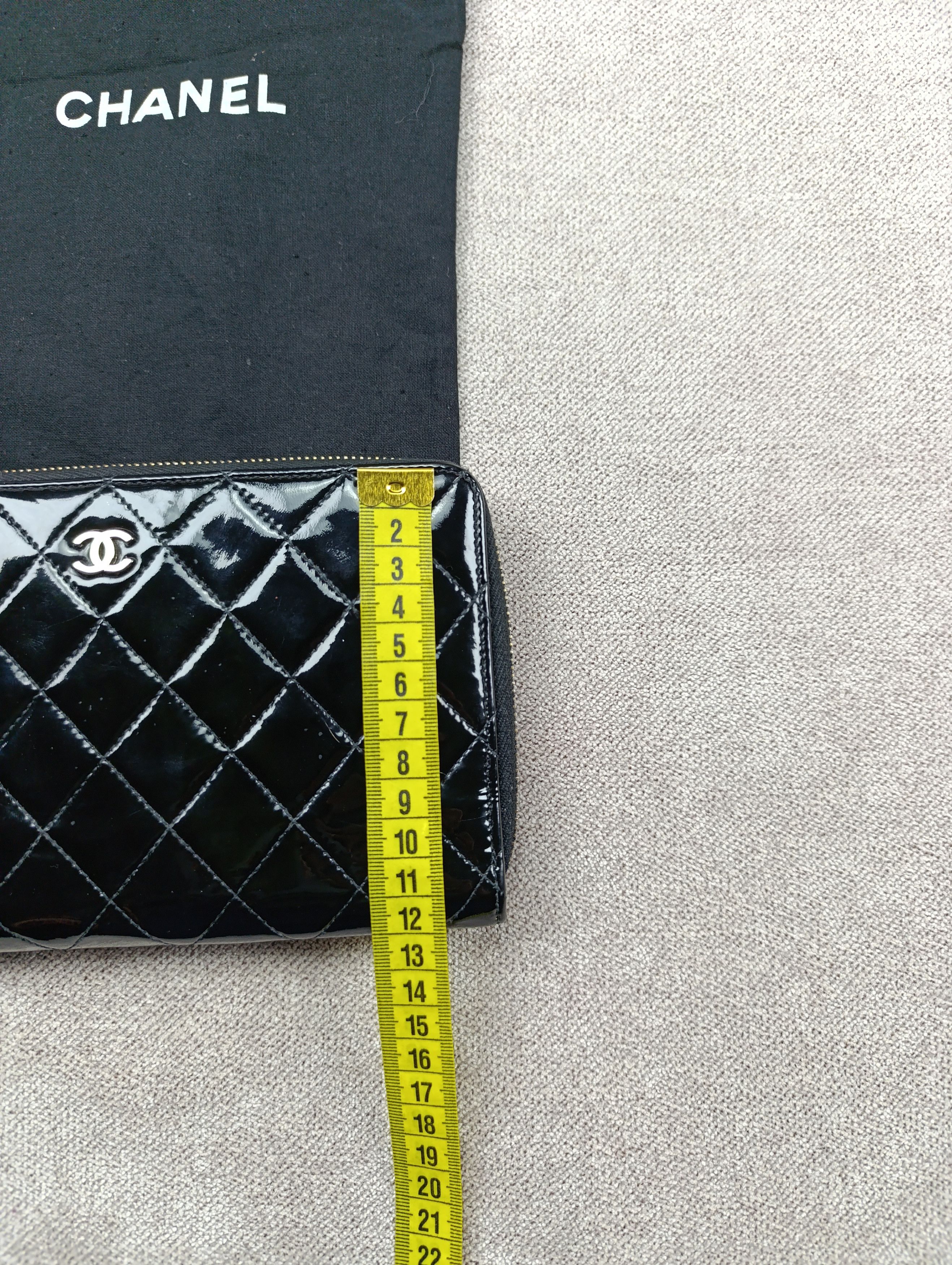 Chanel CHANEL BLACK QUILTED PATENT LEATHER CC ZIP ORGANIZER WALLET Size ONE SIZE - 23 Thumbnail