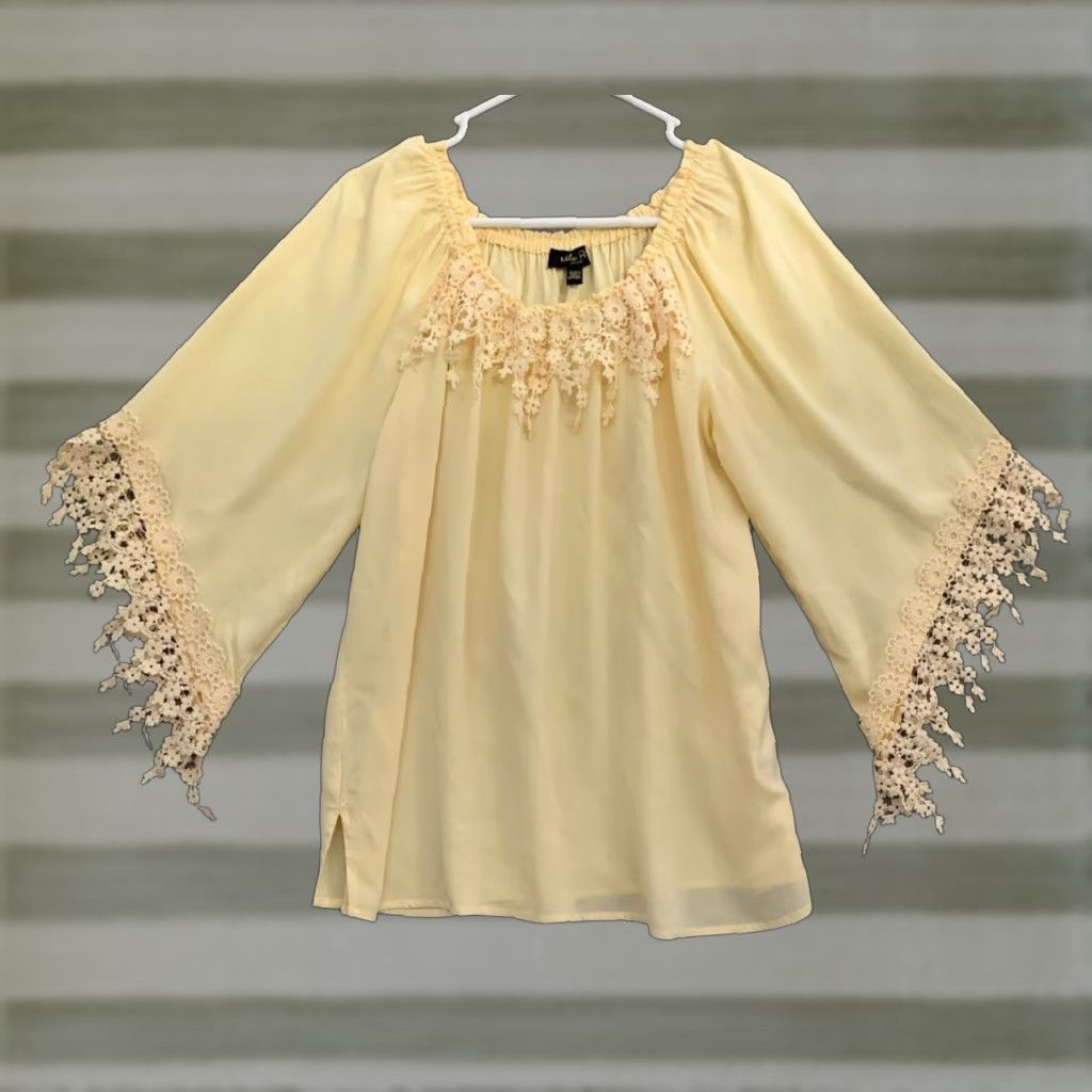 Melissa Melissa Paige Pullover Tunic Women’s Petite L 3/4 Sleeve Yellow 3 1/2” Slit Hem Blouse Knit Lightweight Slit 100% Rayon Flowy Boat Neck Casual Size L / US 10 / IT 46 - 1 Thumbnail