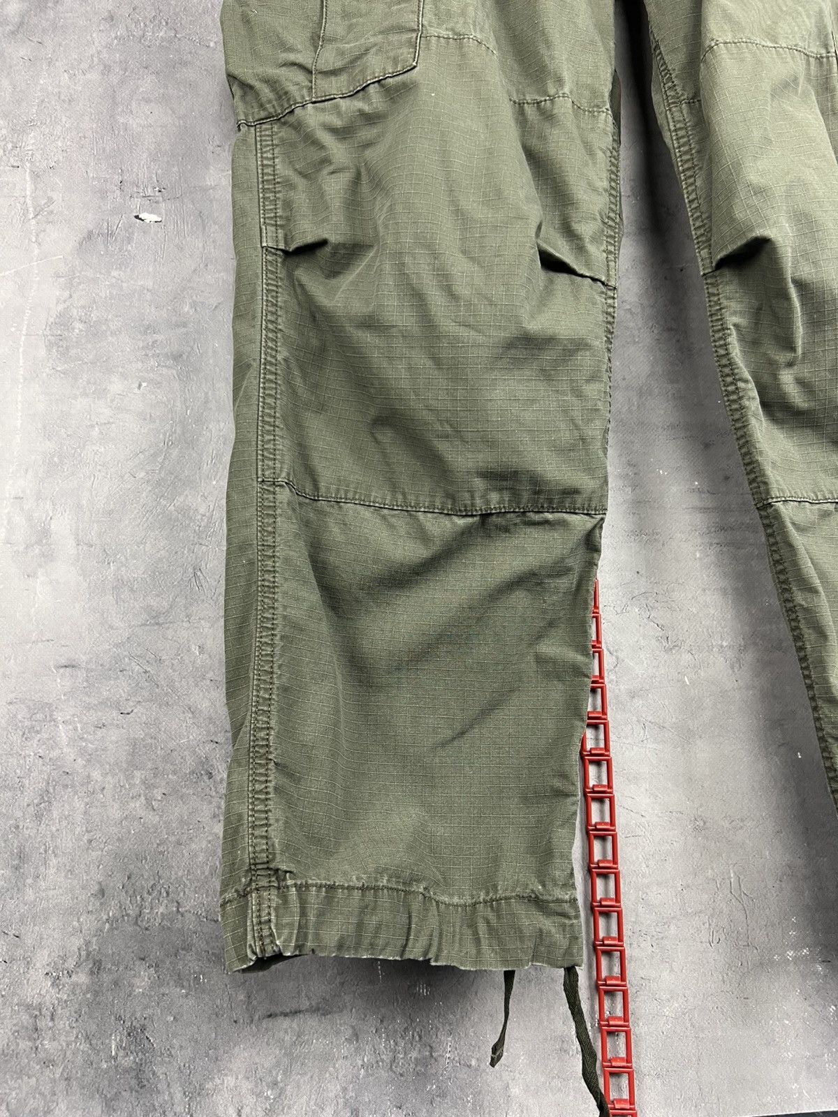 Carhartt Wip Vintage Y2K Carhartt WIP Military Cargo Pants Baggy Sz31x30 Size US 32 / EU 48 - 3 Thumbnail
