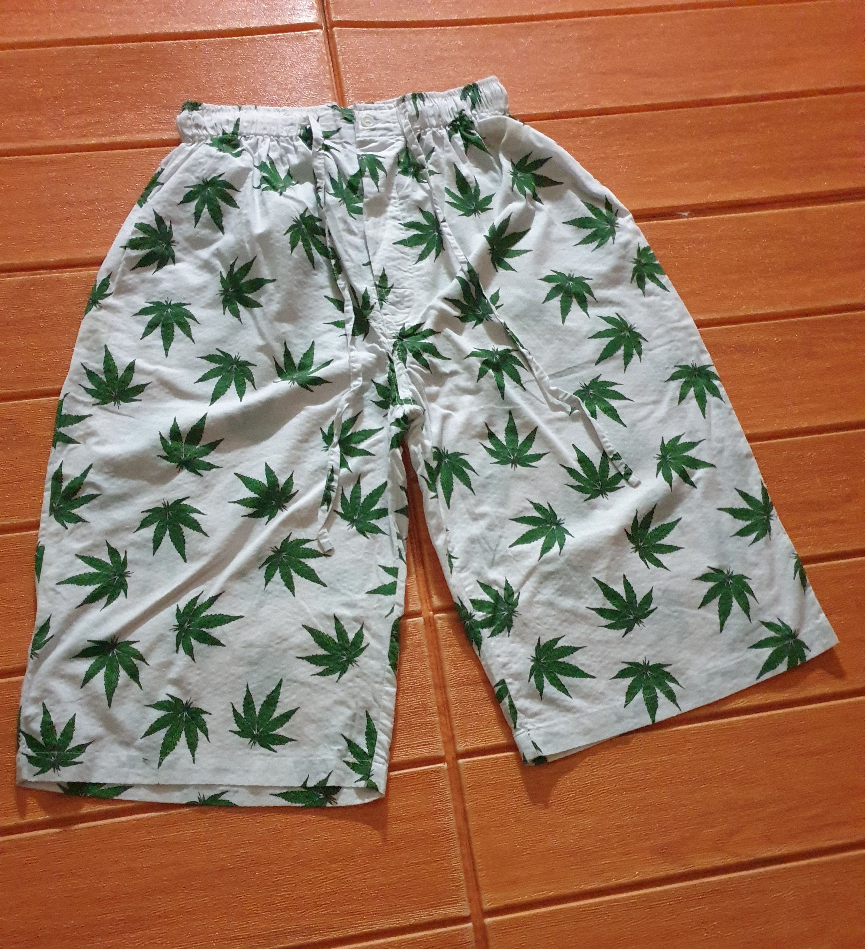 Japanese Brand Marijuana leaf short pant Size US 30 / EU 46 - 4 Thumbnail