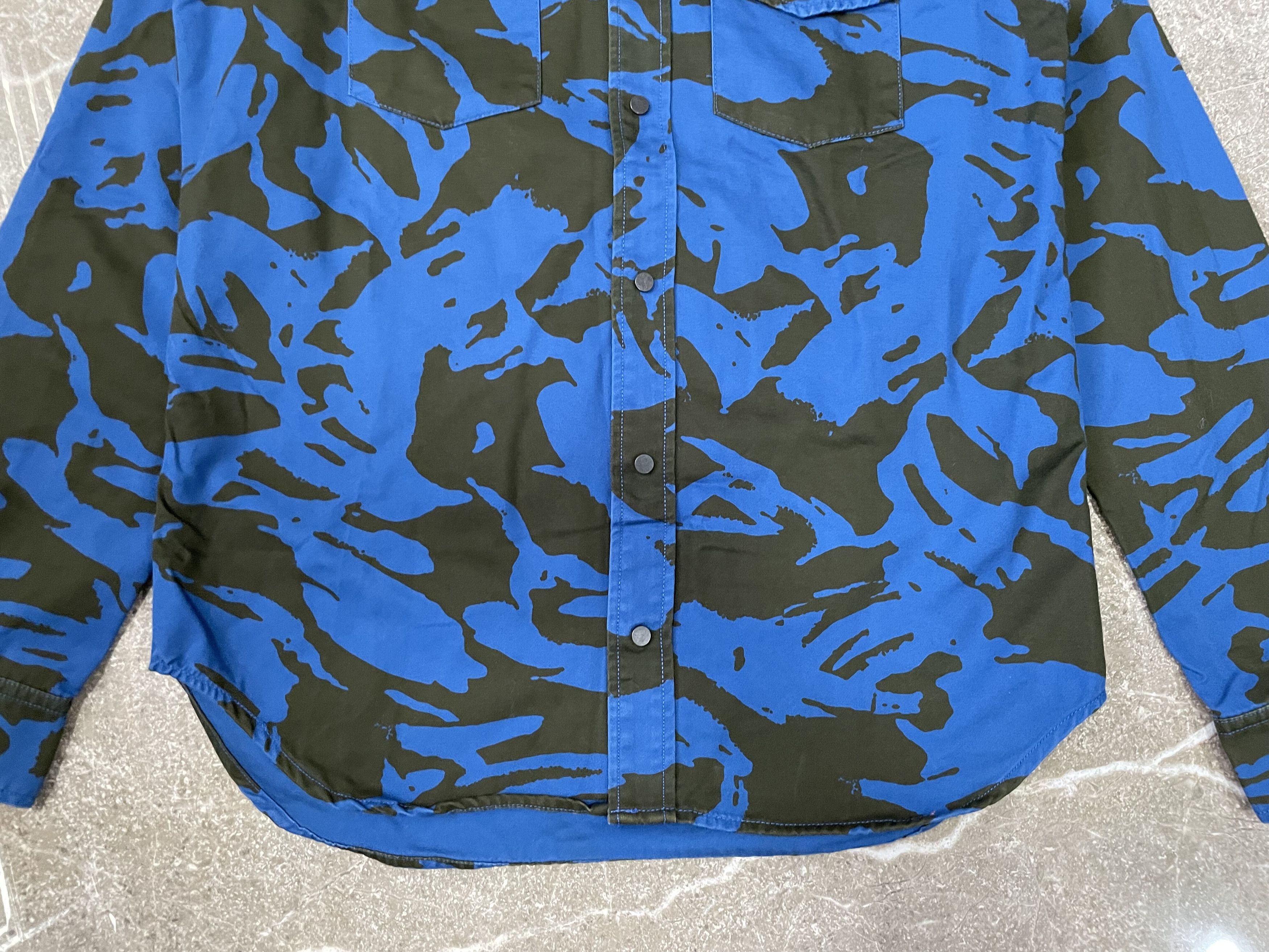 Marc by Marc Jacobs Marc By Marc Jacobs Camo Button Up Size US M / EU 48-50 / 2 - 3 Thumbnail