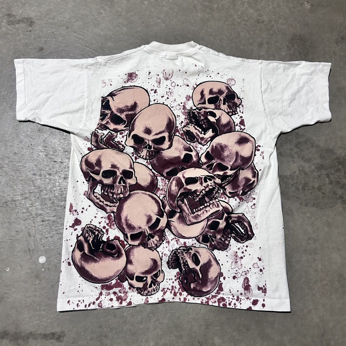 Fruit Of The Loom 90s skull pile all over print tee shirt Size US XL / EU 56 / 4 - 2 Thumbnail