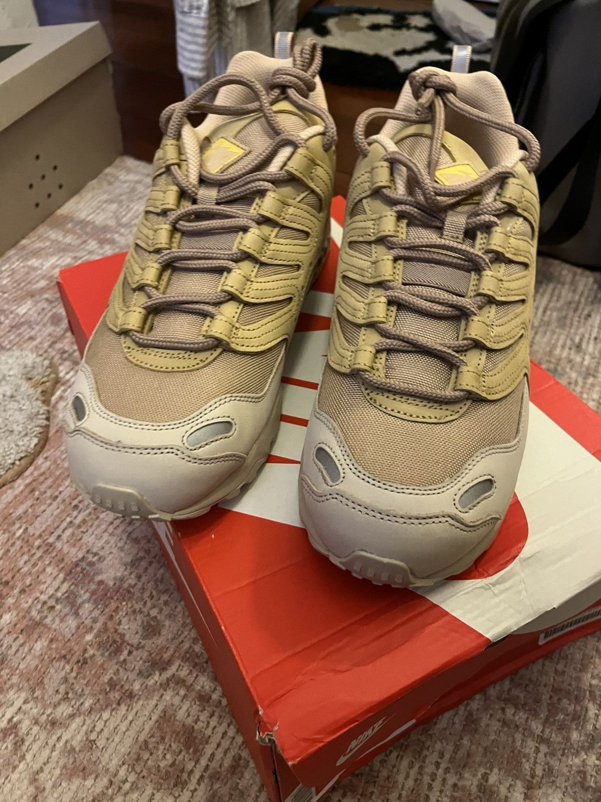 Nike NIKE AIR TERRA HUMARA SP Sesame/Hemp/Saturn Gold Size US 11 / EU 44 - 1 Thumbnail