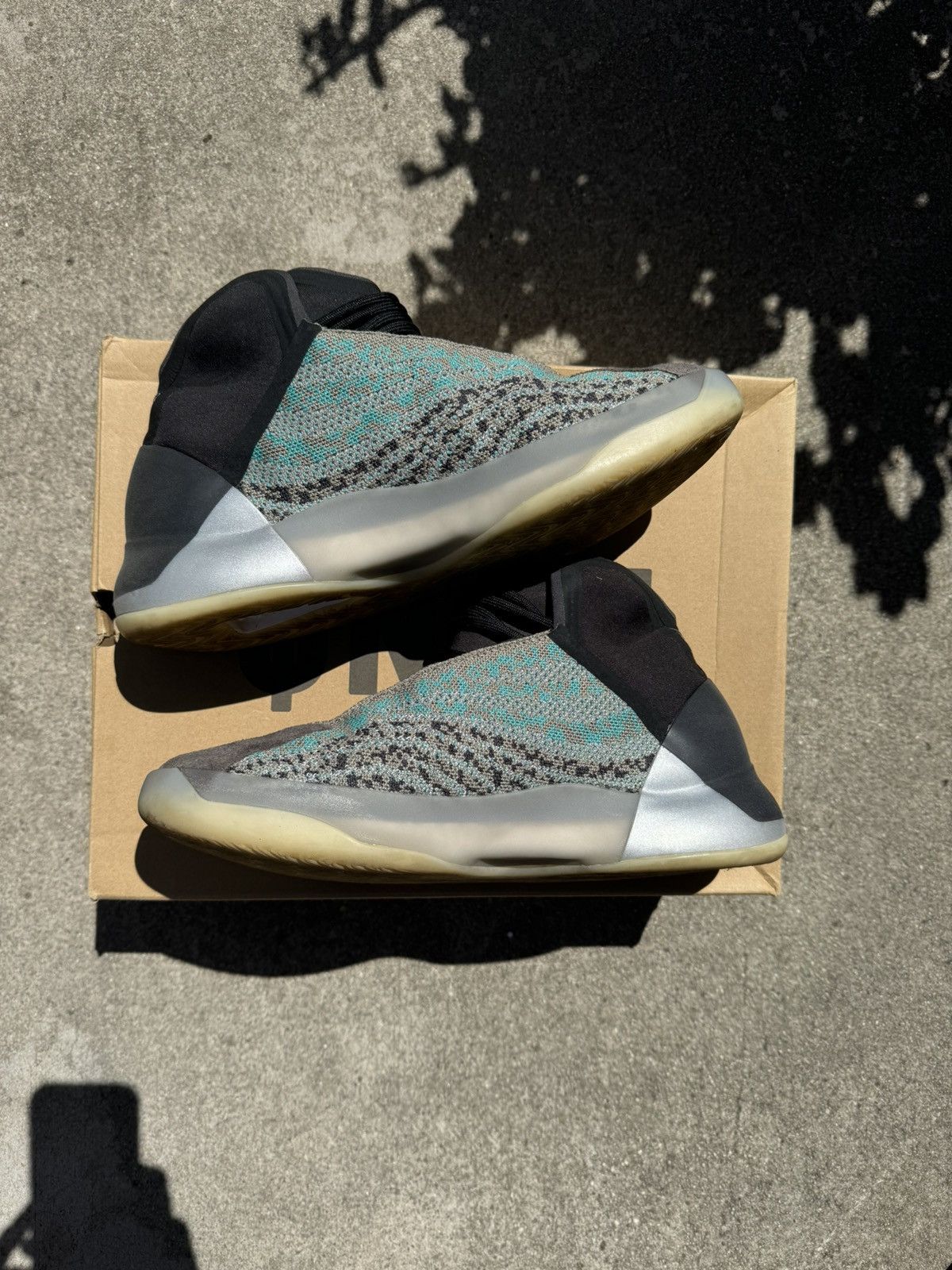 Adidas × Yeezy YZY QNTM Size US 9.5 / EU 42-43 - 2 Thumbnail