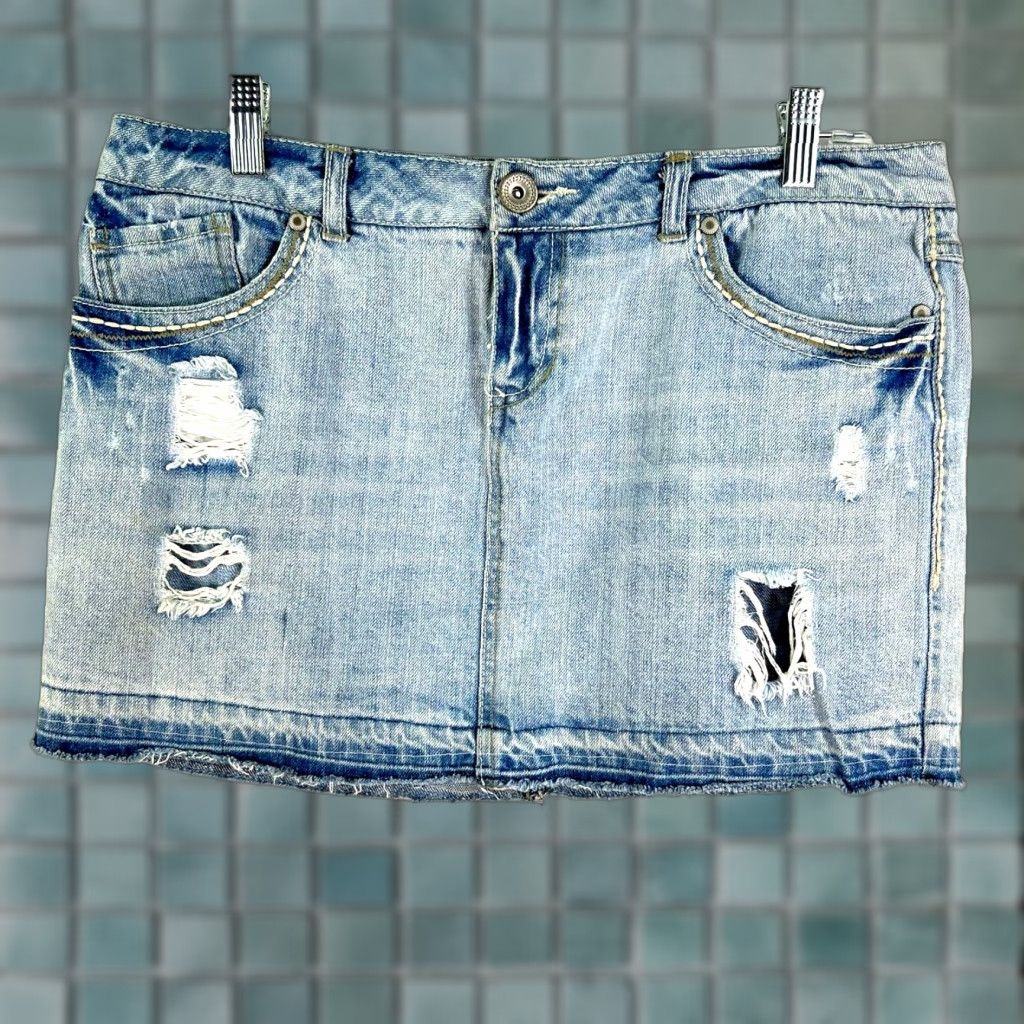 Denime Mudd Distressed Mini Skirt Womens Size 11 Blue Denim 90s Size 32" / US 10 / IT 46 - 1 Thumbnail