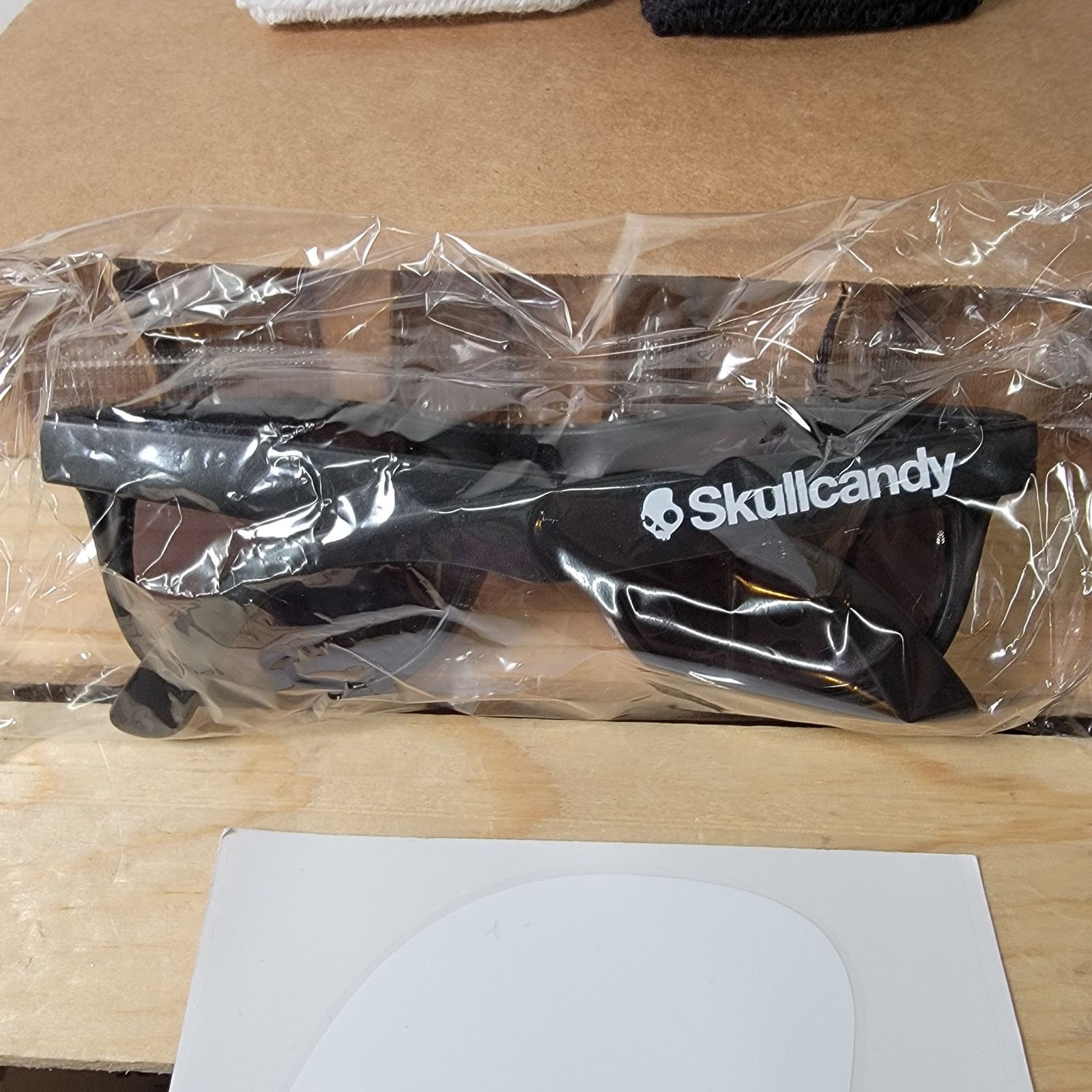 Skullcandy Skullcandy Items: Wrist Warmers, Sun Glasses. ID & Decal-NEW Size ONE SIZE - 4 Thumbnail