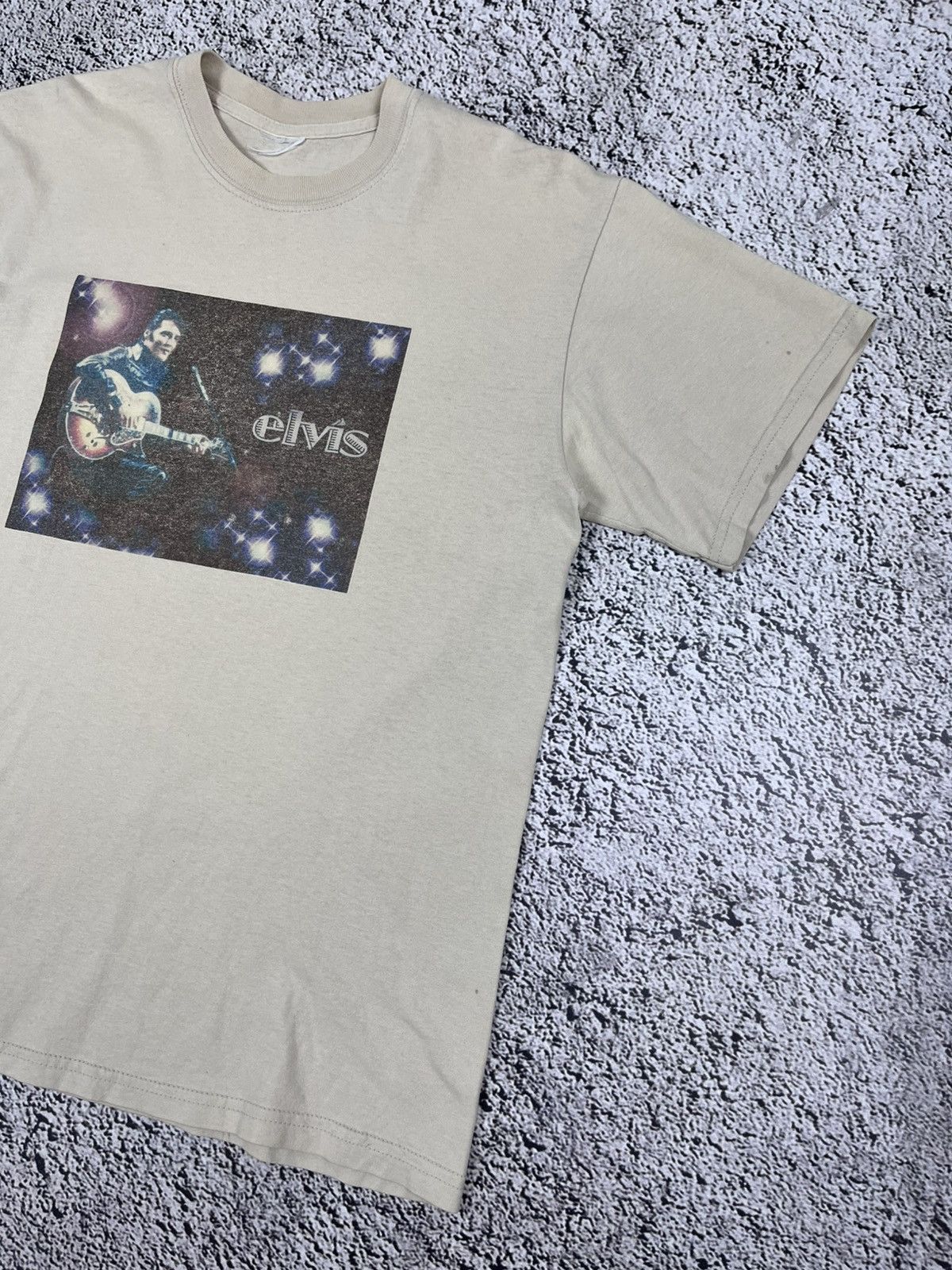 Band Tees Vintage Elvis Presley logo band tee big logo size M Size US M / EU 48-50 / 2 - 3 Thumbnail