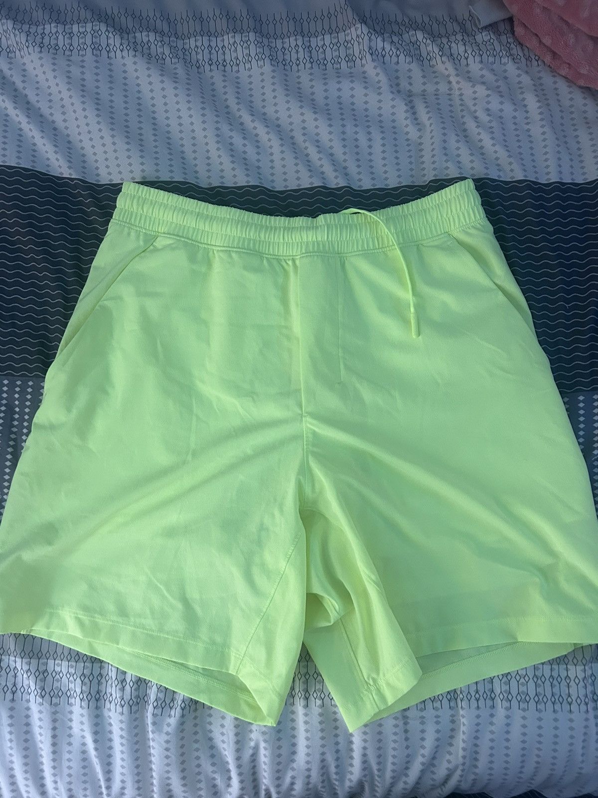 Lululemon Florescent Yellow Lulu Shorts Size US 32 / EU 48 - 1 Thumbnail