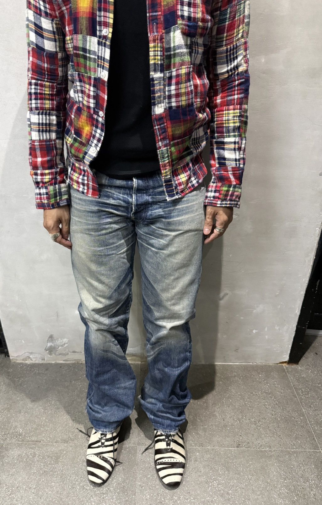 Levi's Vintage Clothing Levis 501 LVC JAPAN MADE SUPER DISTRESSED DENIM JEANS Size US 34 / EU 50 - 25 Thumbnail