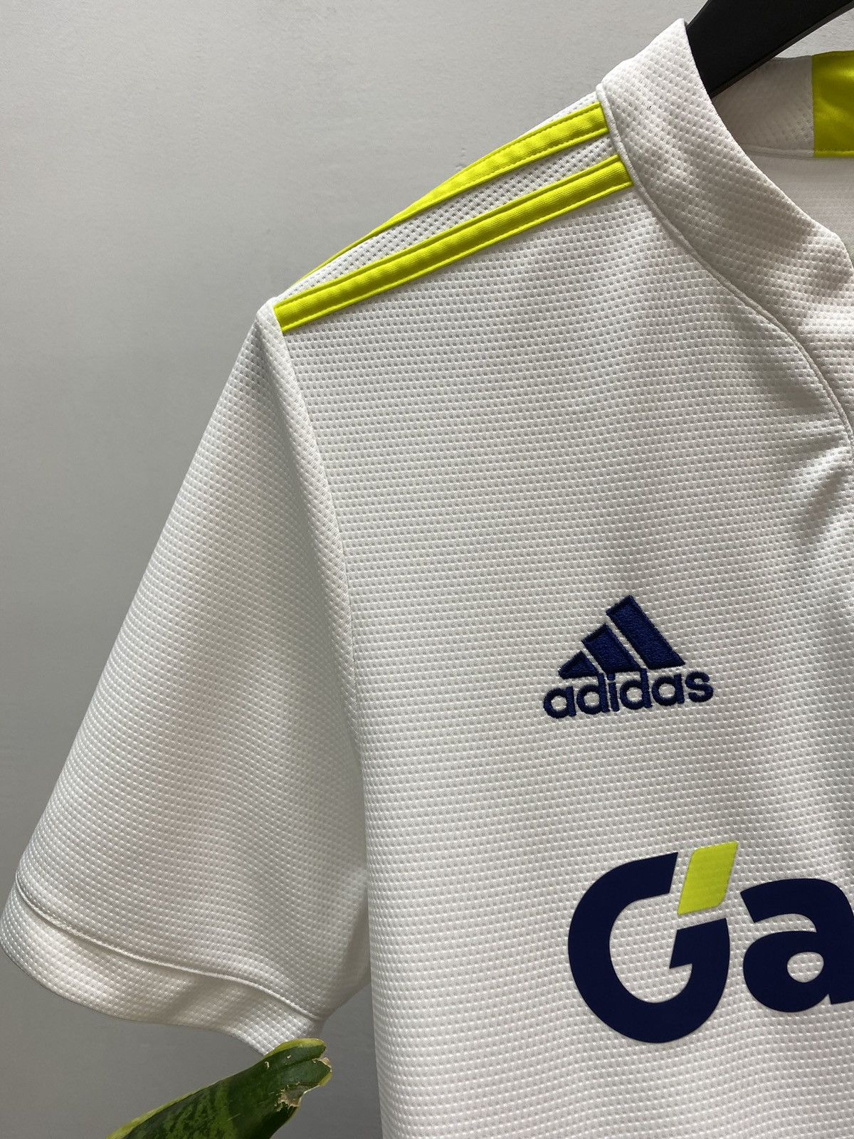Adidas LEEDS UNITED 2021 2022 #16 FOOTBALL JERSEY AND SHORTS Size US M / EU 48-50 / 2 - 9 Thumbnail