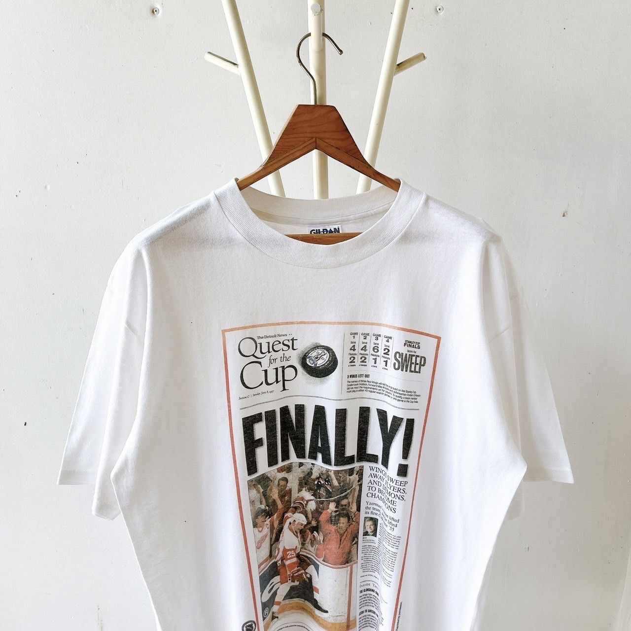 Vintage 90s Detroit Red Wings NHL newspaper t-shirt/ L Size US L / EU 52-54 / 3 - 3 Thumbnail