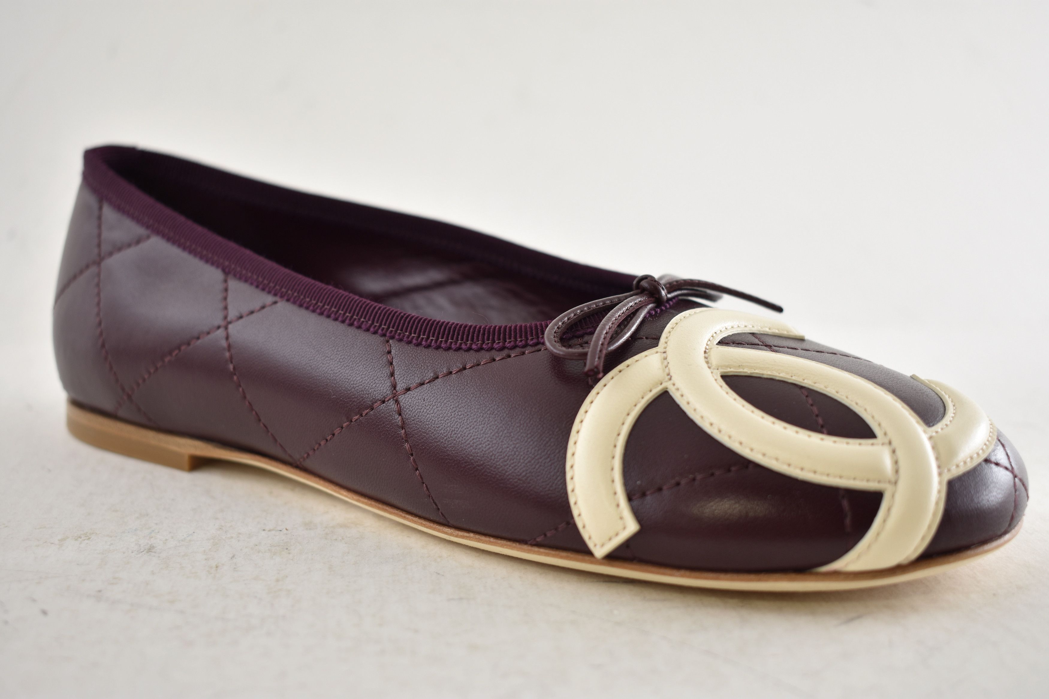 Chanel 26M Coco Beach Cambon Burgundy CC Ballet Ballerina Flat 37.5 Size US 7.5 / IT 37.5 - 7 Thumbnail