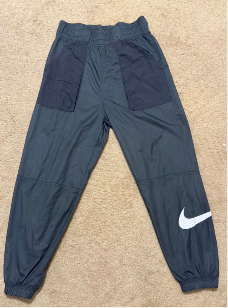 Nike Nike Black sweatpants size Small +Big Poclets Size US 28 / EU 44 - 1 Thumbnail