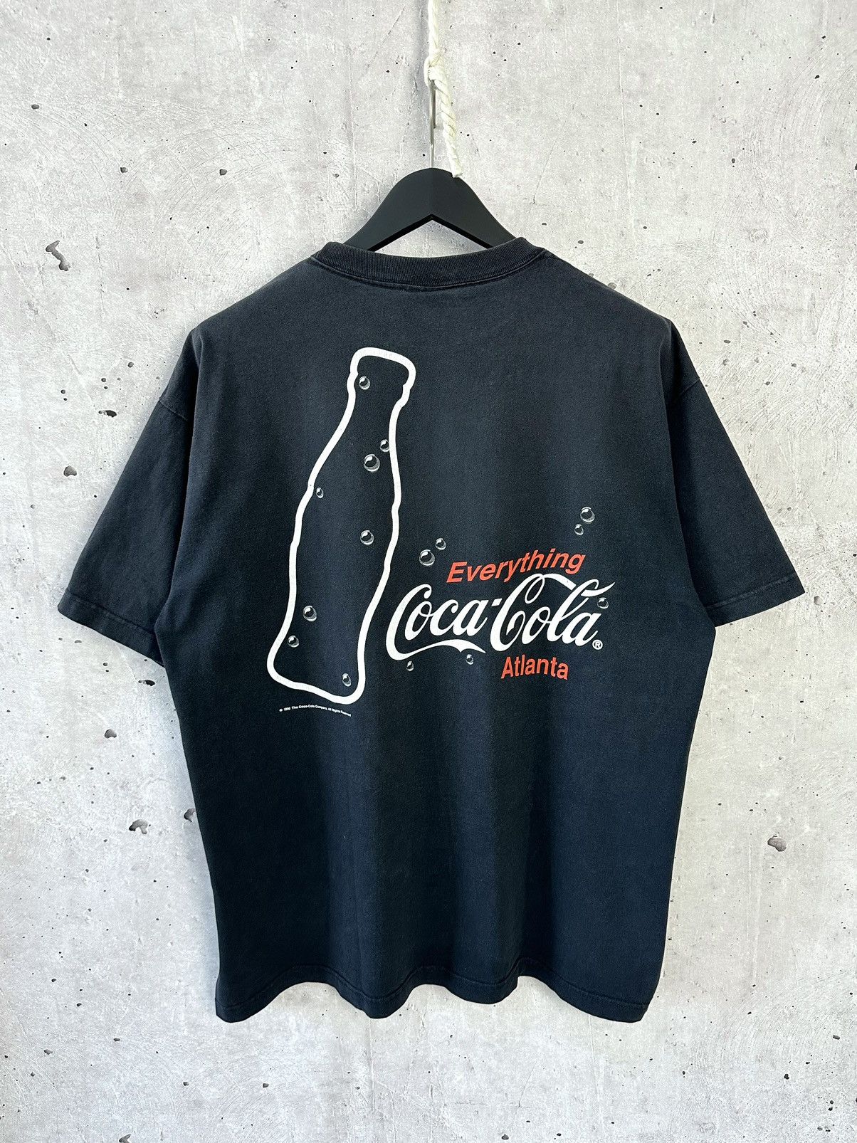 Coca Cola Vintage Coca-Cola Atlanta 1998 Printed Black T-shirt Size US XL / EU 56 / 4 - 1 Thumbnail