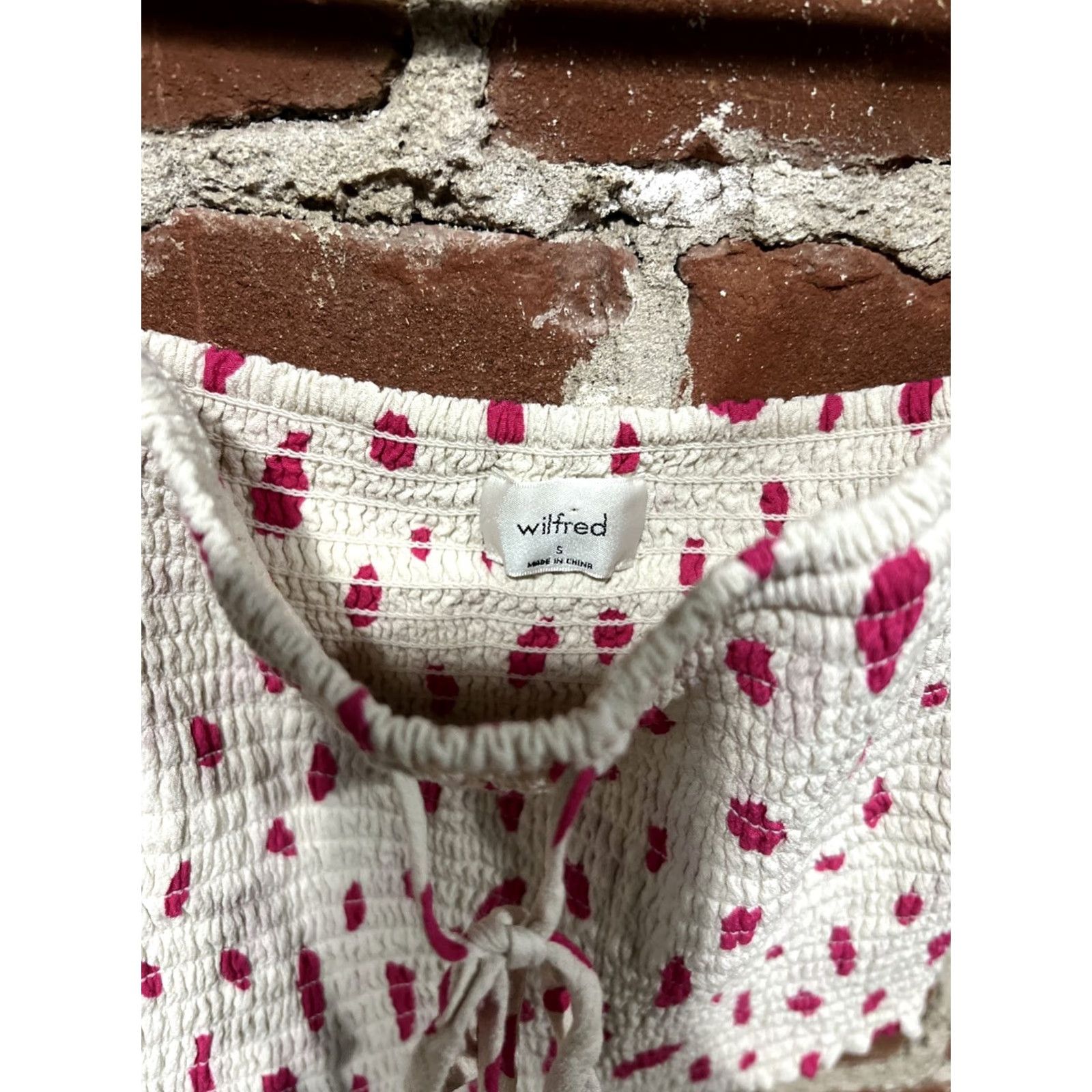 Aritzia Aritzia Blouse Shirt Pink Polka Dot Cropped Women's Small Size S / US 4 / IT 40 - 2 Thumbnail
