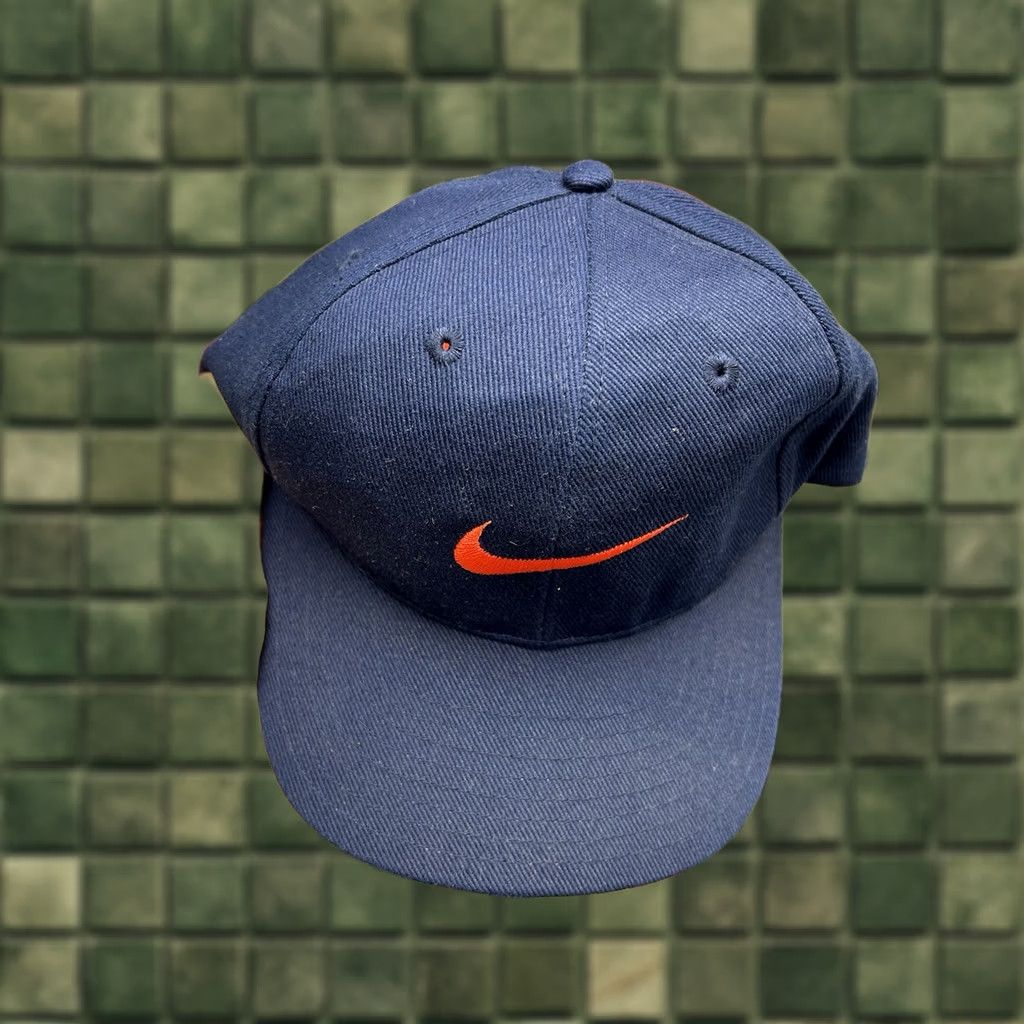 Nike VINTAGE Nike SnapBack Hat 90s Swoosh Logo Embroidered Navy/Red Taiwan One Size Unisex Adults Size ONE SIZE - 1 Thumbnail