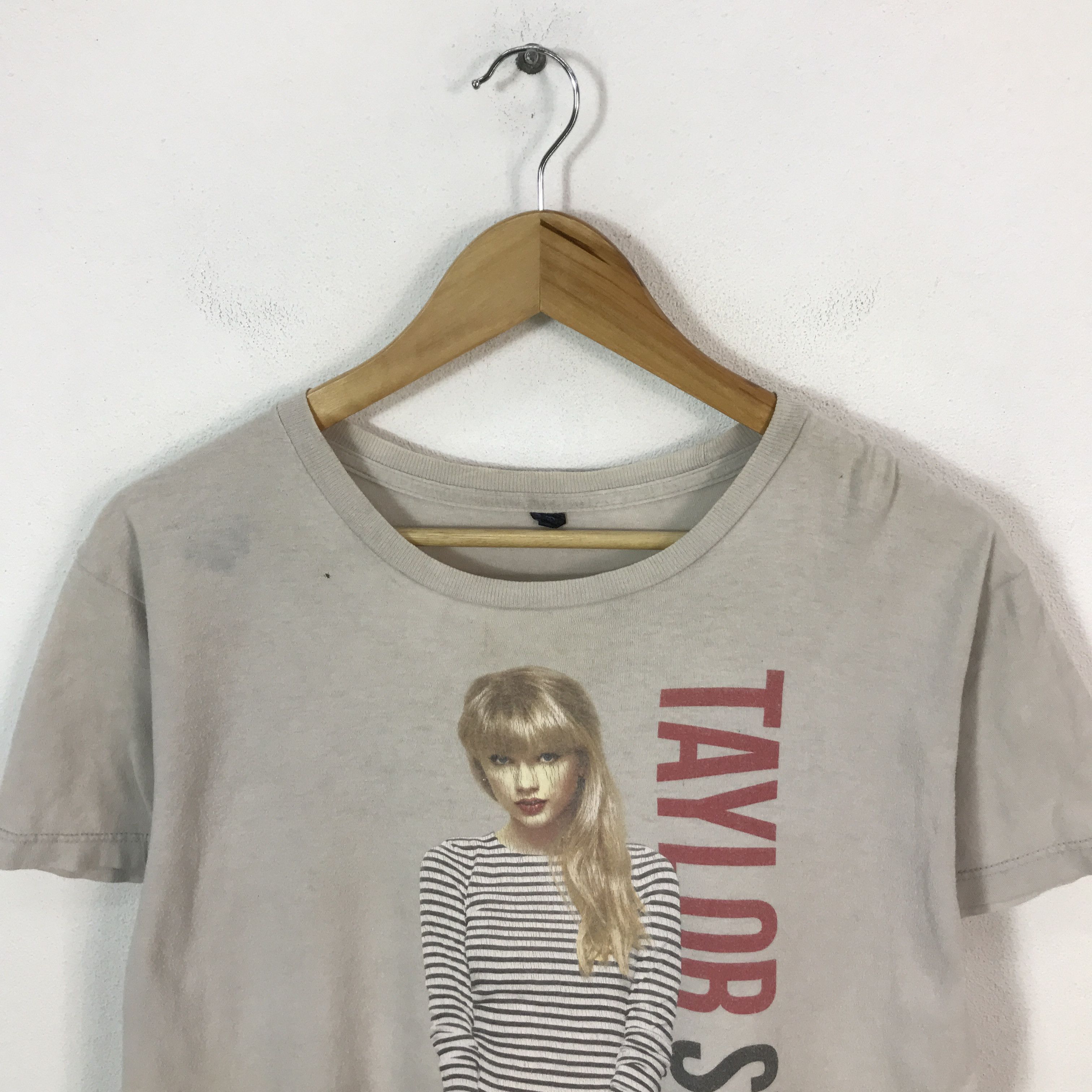 Band Tees Vtg taylor swift red tour t-shirt Size US M / EU 48-50 / 2 - 2 Thumbnail