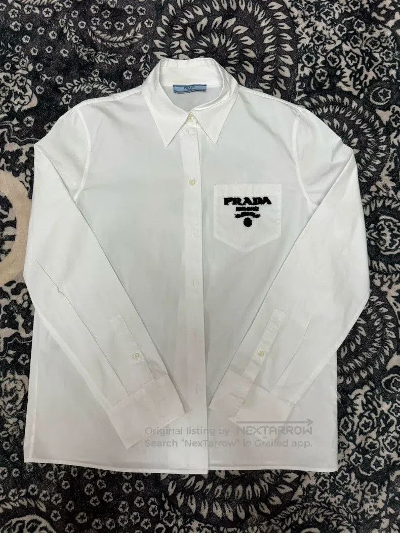Prada Prada SS22 solid colour V-neck classic letter logo pattern Size XS / US 0-2 / IT 36-38 - 1 Thumbnail
