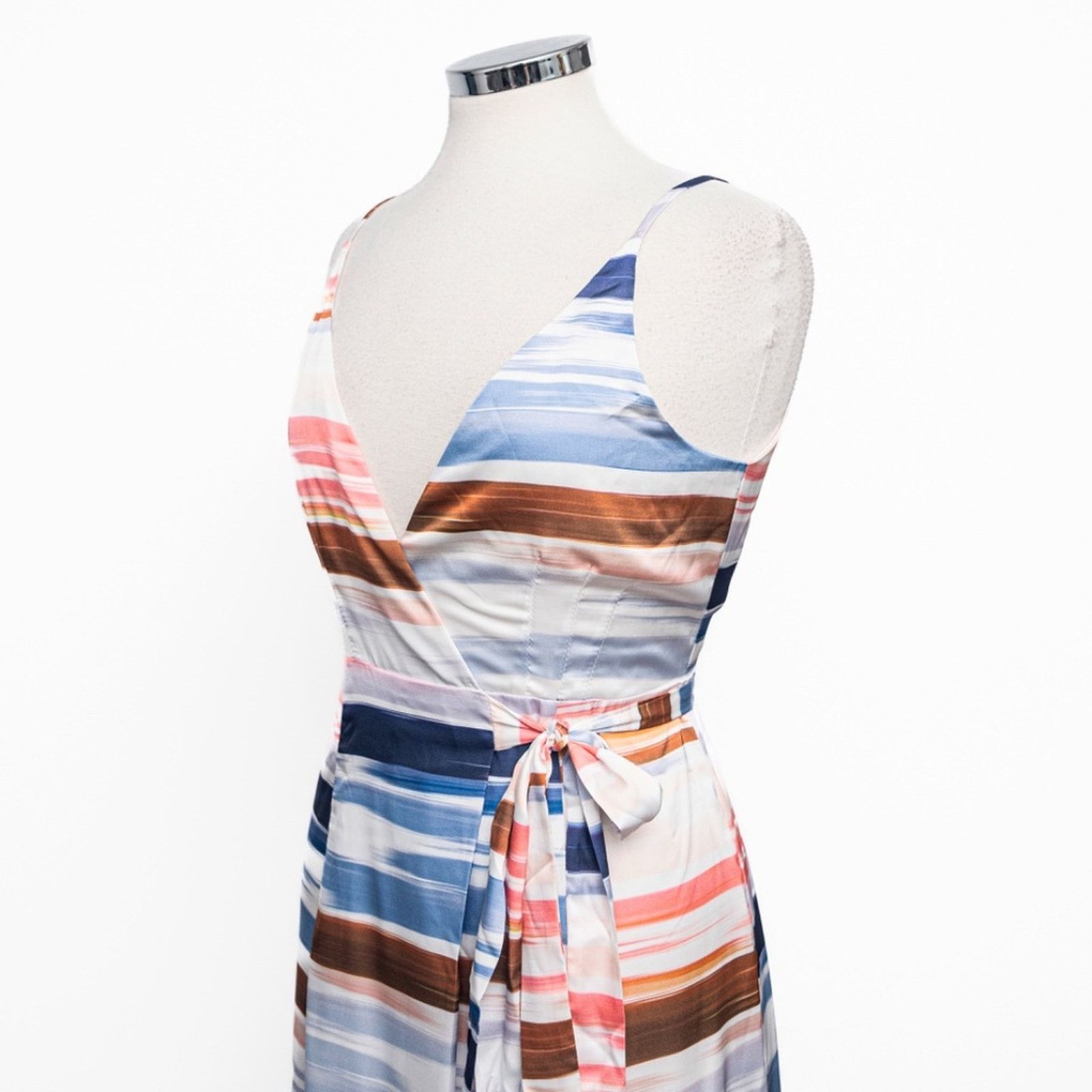 Hutch Hutch. Leah Satin Midi Wrap Dress. Size XS / US 0-2 / IT 36-38 - 8 Thumbnail