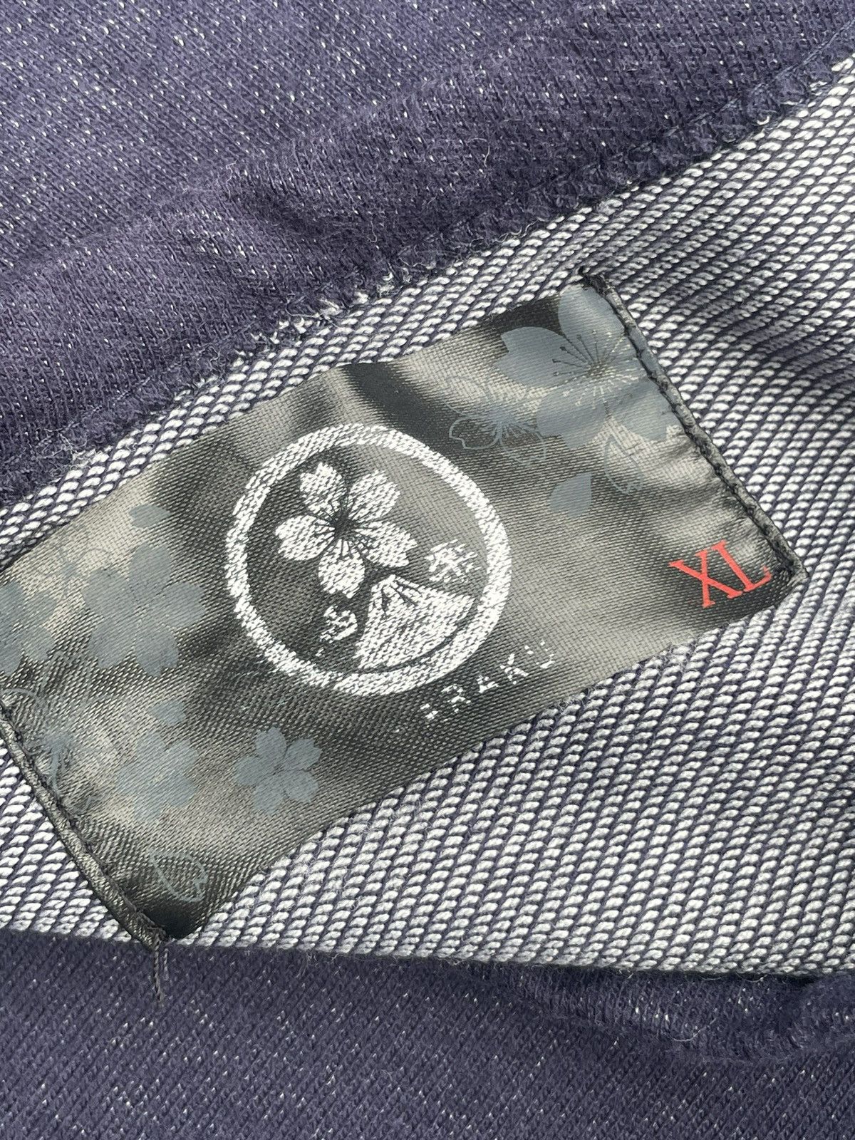 Japanese Brand Araku Fish Koi Sukajan Tshirt Size US L / EU 52-54 / 3 - 13 Thumbnail