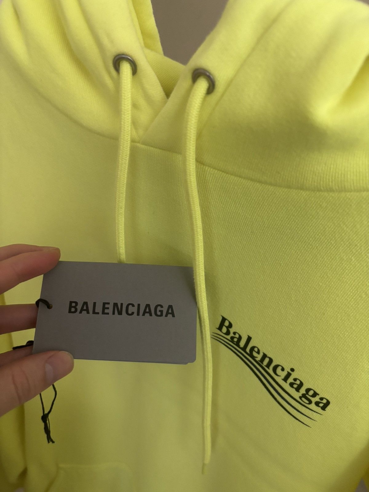 Balenciaga Balenciaga neon yellow campaign medium fit hoodie Size US L / EU 52-54 / 3 - 12 Thumbnail