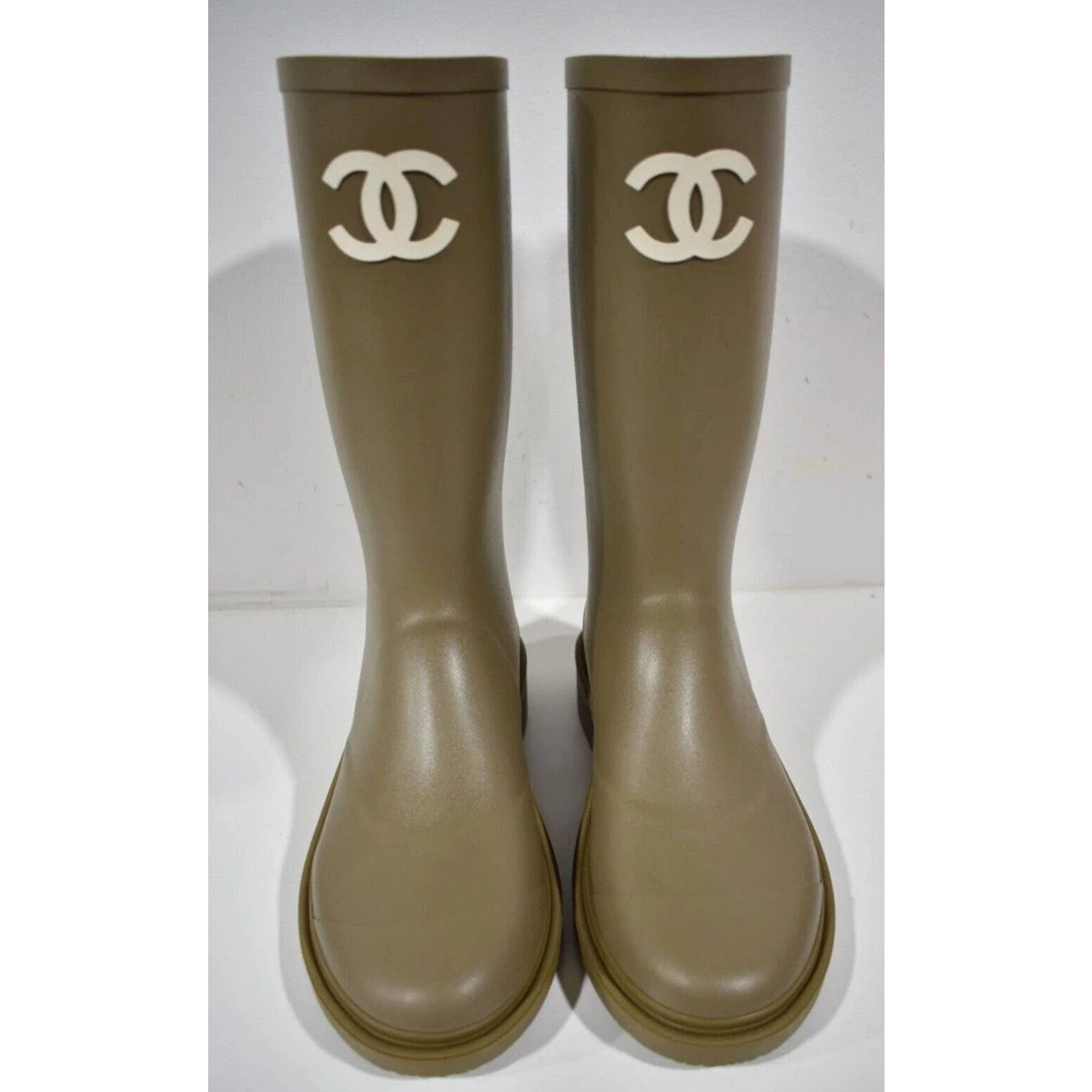 Chanel Chanel 22K Dark Beige White CC Logo High Rubber Rain Boot 40 Size US 10 / IT 40 - 3 Thumbnail