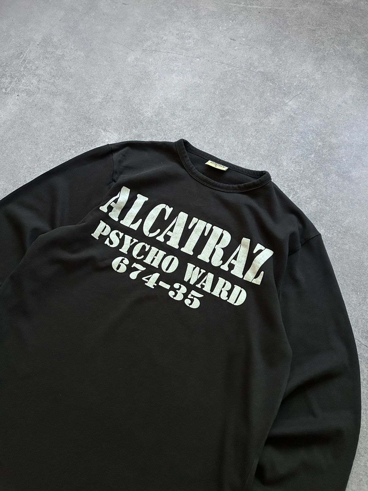 Band Tees Vintage Alcatraz Psycho ward big logo long-sleeved shirt Size US M / EU 48-50 / 2 - 2 Thumbnail