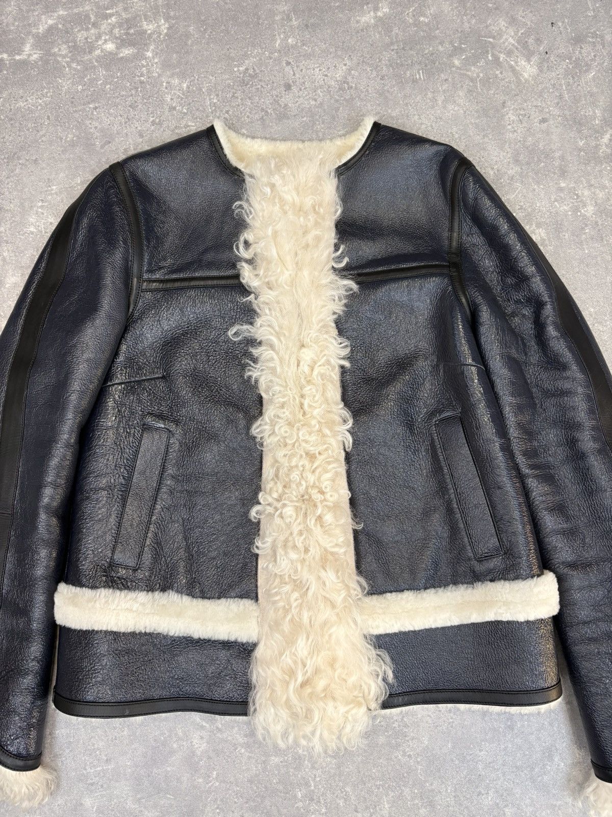 Louis Vuitton Louis Vuitton PreFall 2015-16 leather shearling jacket Size XS / US 0-2 / IT 36-38 - 5 Thumbnail