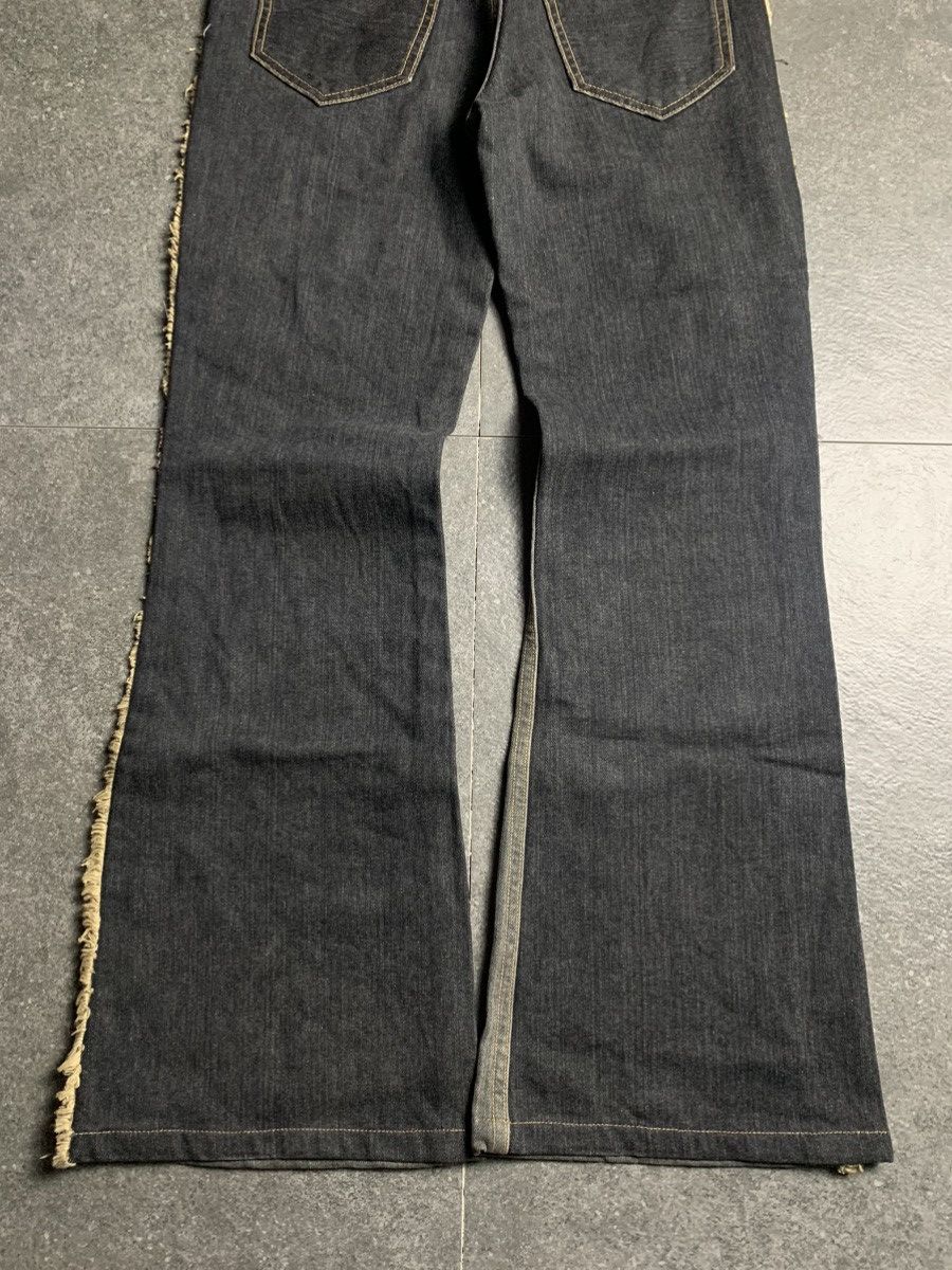 If Six Was Nine × Japanese Brand × Le Grande Bleu (L.G.B.) 2000s Coi Girl Magic Dual Tone Frayed-Seam Flared Jeans Size US 28 / EU 44 - 11 Thumbnail