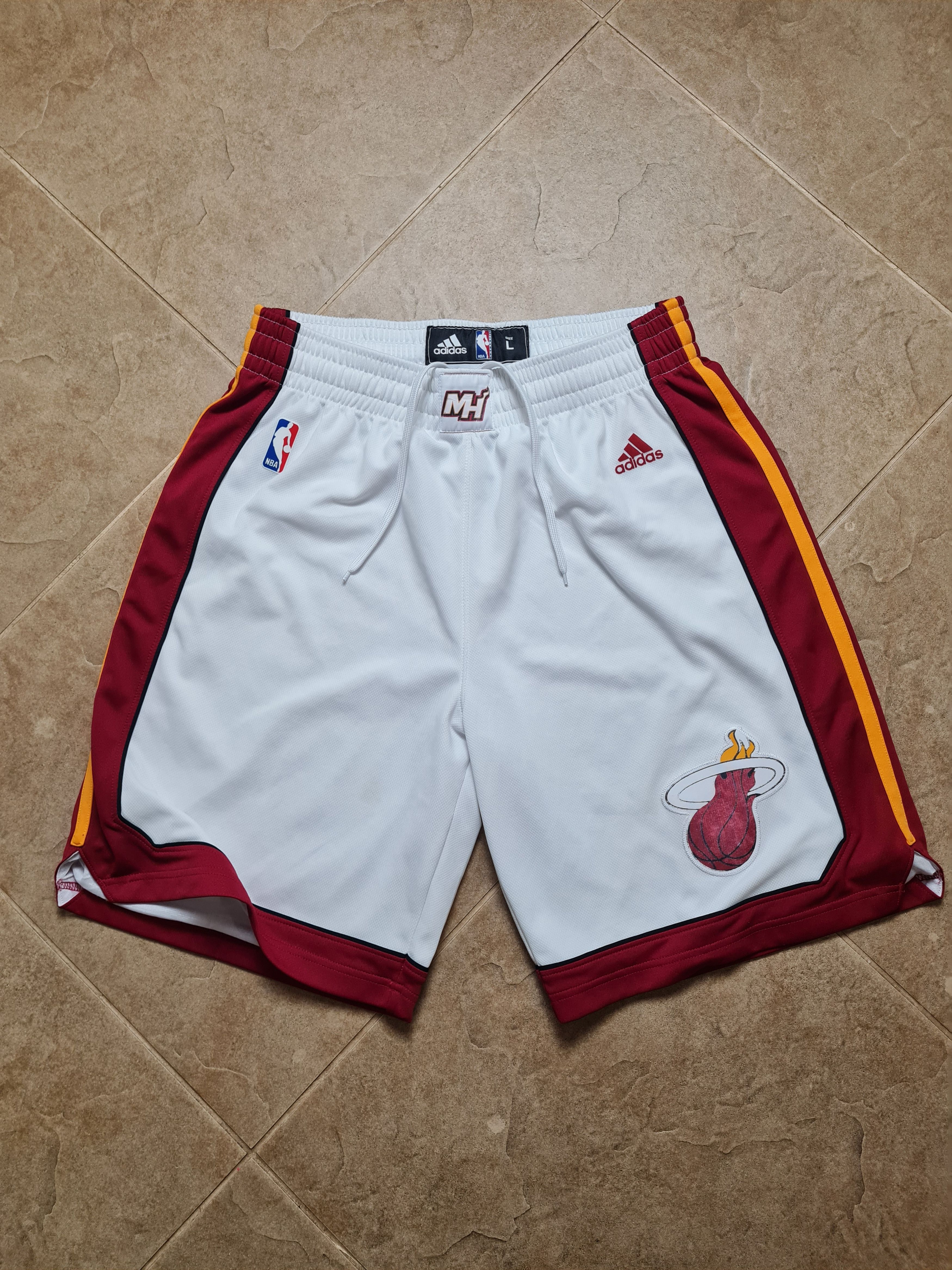 Adidas Vintage Rare Shorts Adidas Miami Heat Game NBA White Size L Size US 32 / EU 48 - 4 Thumbnail