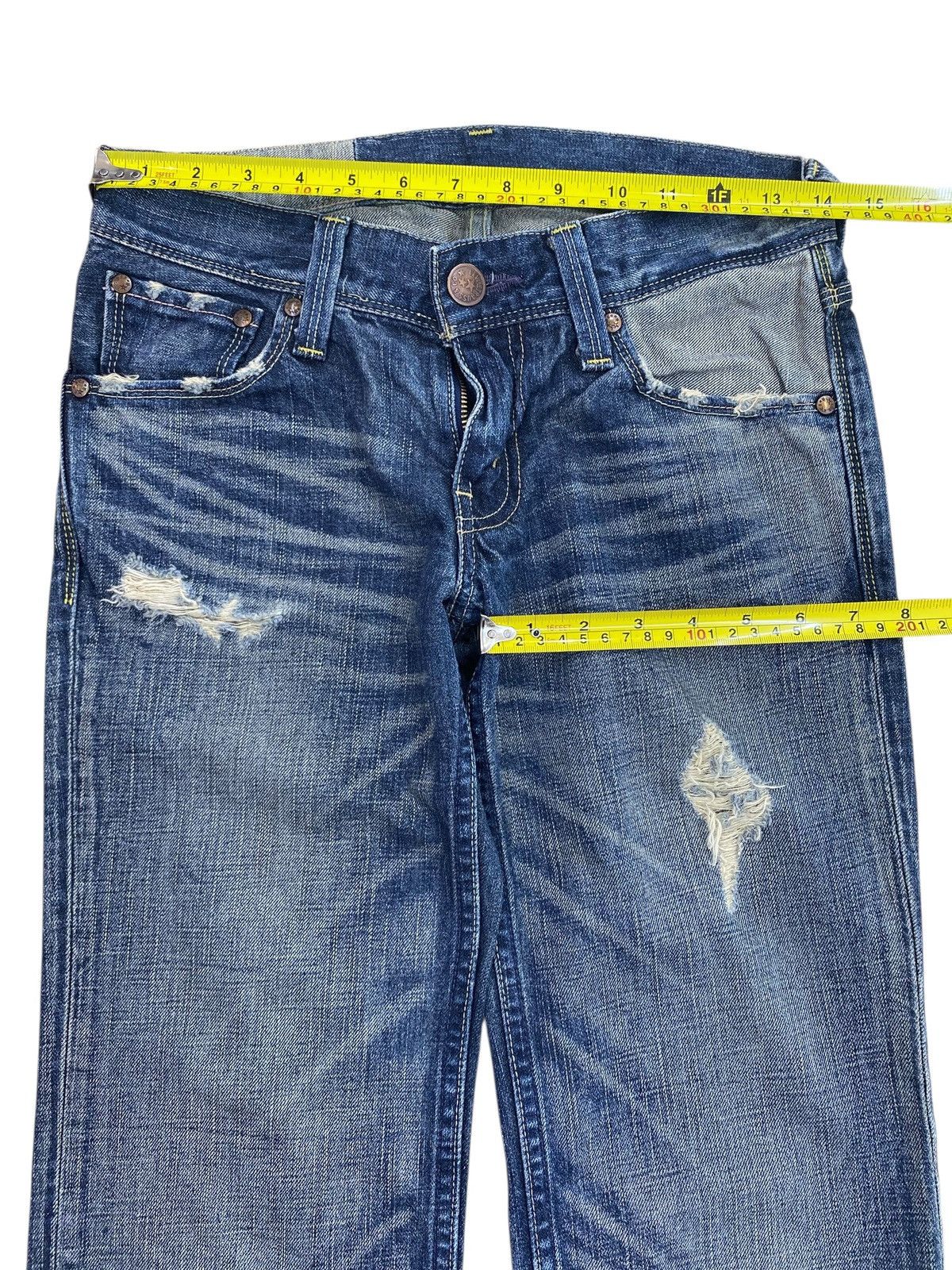 Levi's Vintage Levi’s Faded Blue Wash Style Ripped Jeans Size US 28 / EU 44 - 5 Thumbnail