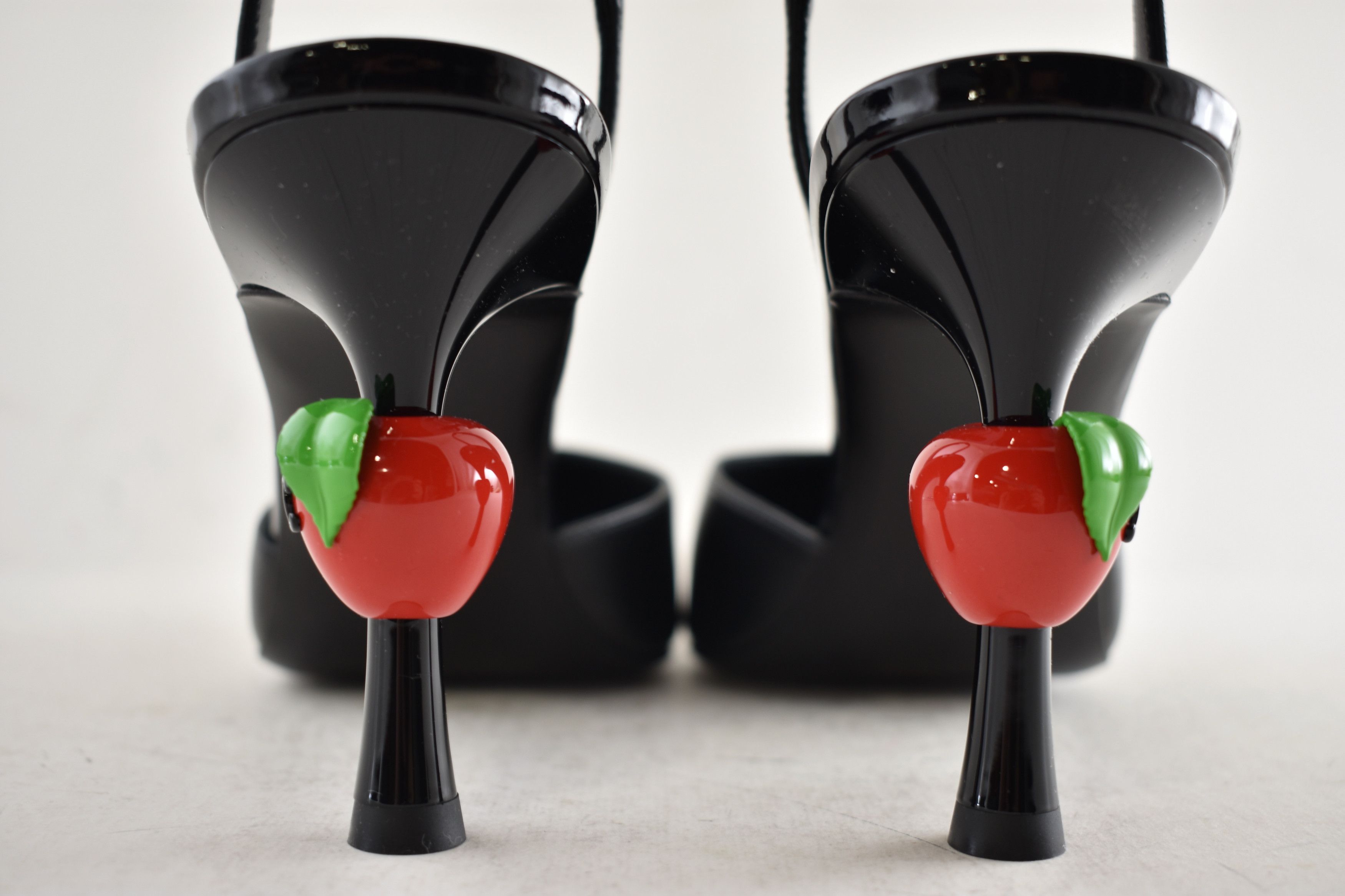 Chanel 26A Blazy Red Apple Sling CC Logo Slingback Heel Pump 39 Size US 9 / IT 39 - 15 Thumbnail
