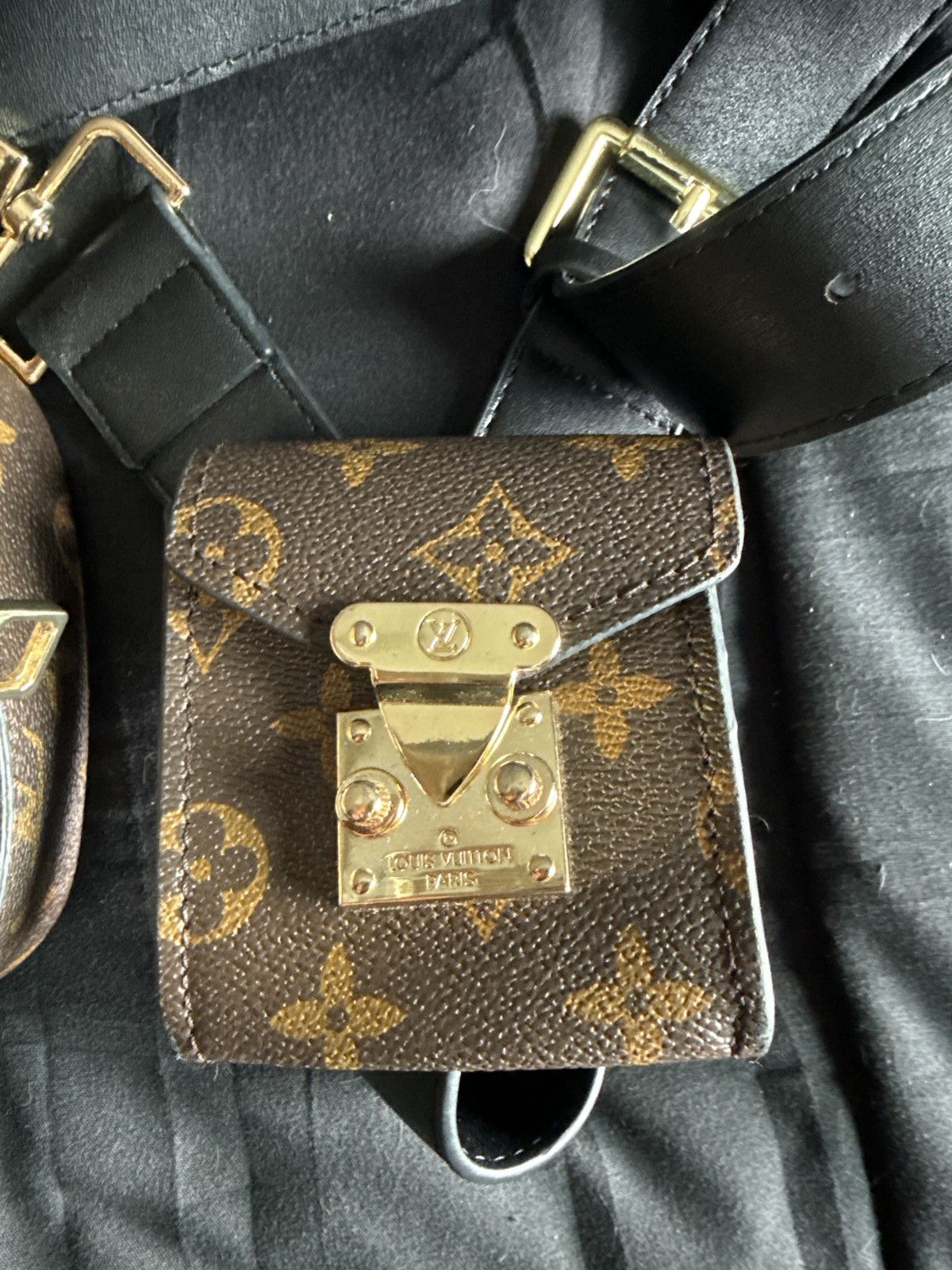 Louis Vuitton Louis Vuitton Monogram Canvas Utility Crossbody bag Size ONE SIZE - 2 Thumbnail