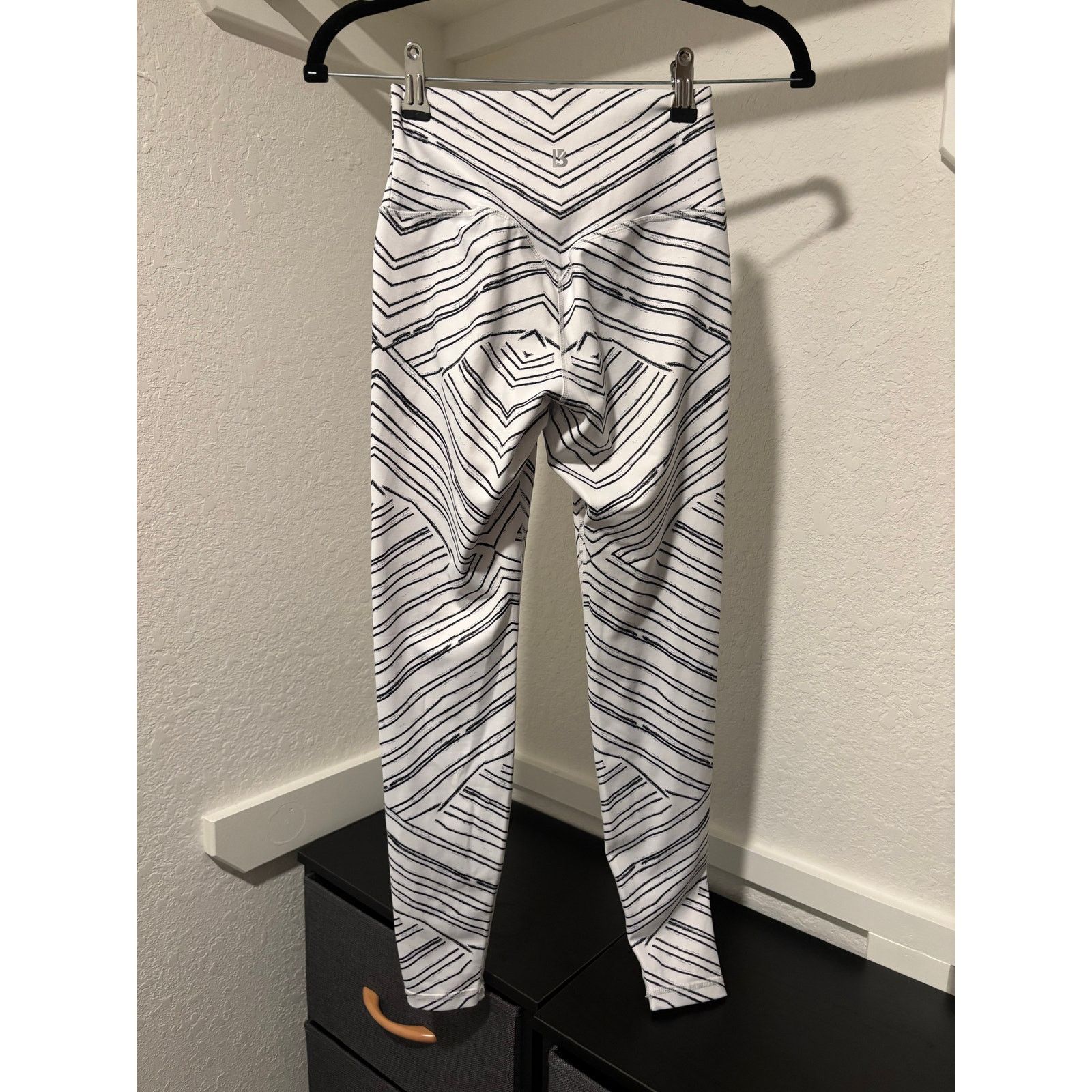 BluffWorks NWOT BuffBunny Slay Leggings Zebra Sz XS Size 27" / US 4 / IT 40 - 4 Thumbnail
