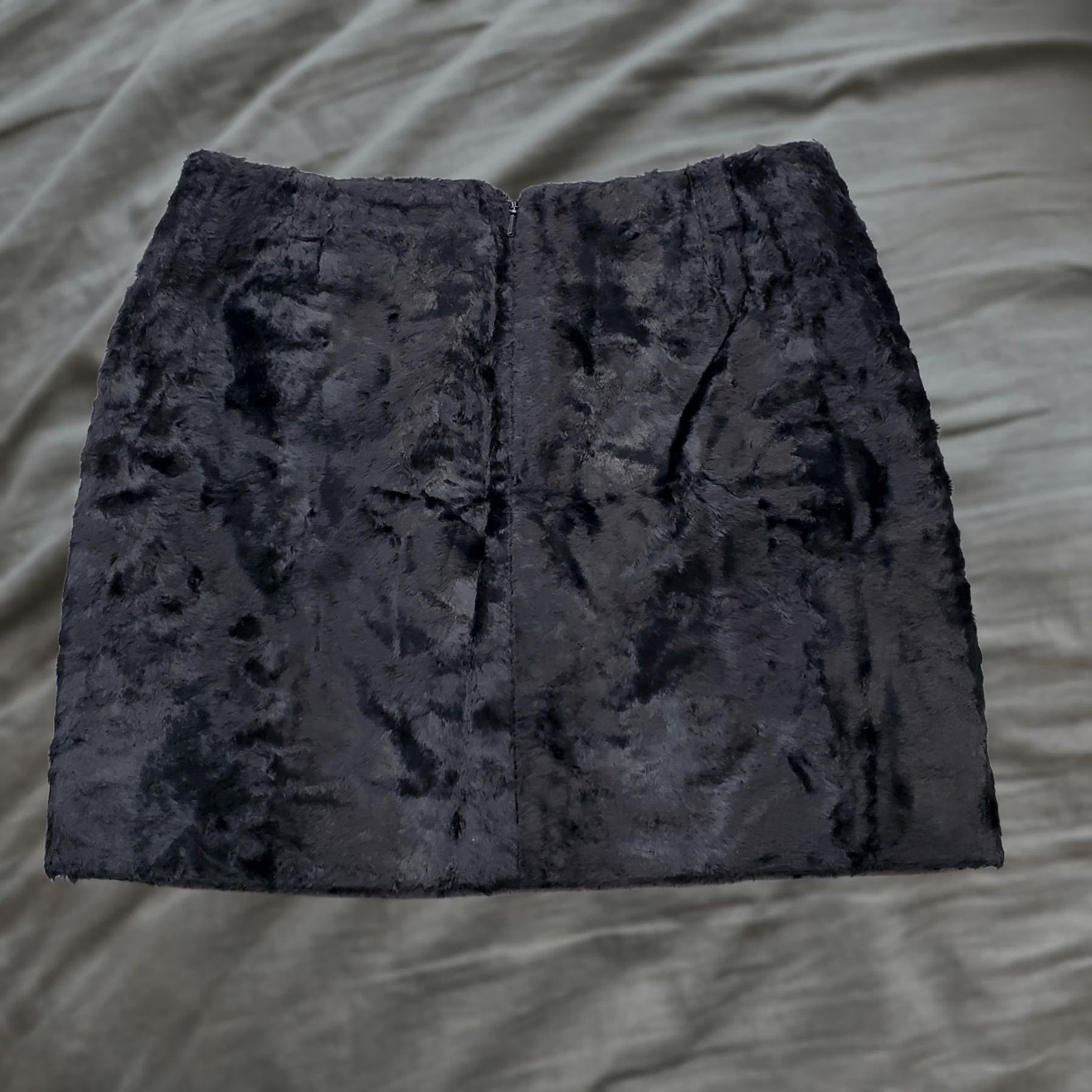Karen Millen Karen Millen Mini Skirt Womens Size 10 Black Faux Fur Lined Low Waist Back Zip. Fashionable and trendy. Perfect for casual wear Size 32" / US 10 / IT 46 - 1 Thumbnail