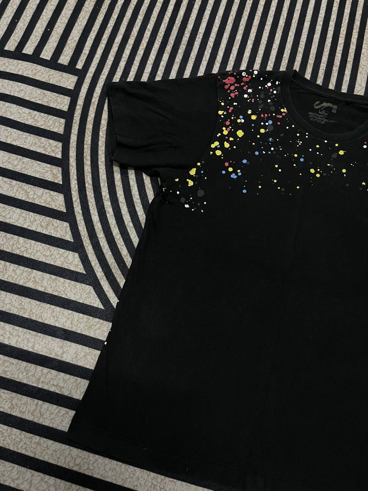 Futura × Uniqlo 2000s UNIQLO X FUTURA SHORT SLEEVE TSHIRT ART DESIGN Size US XL / EU 56 / 4 - 4 Thumbnail