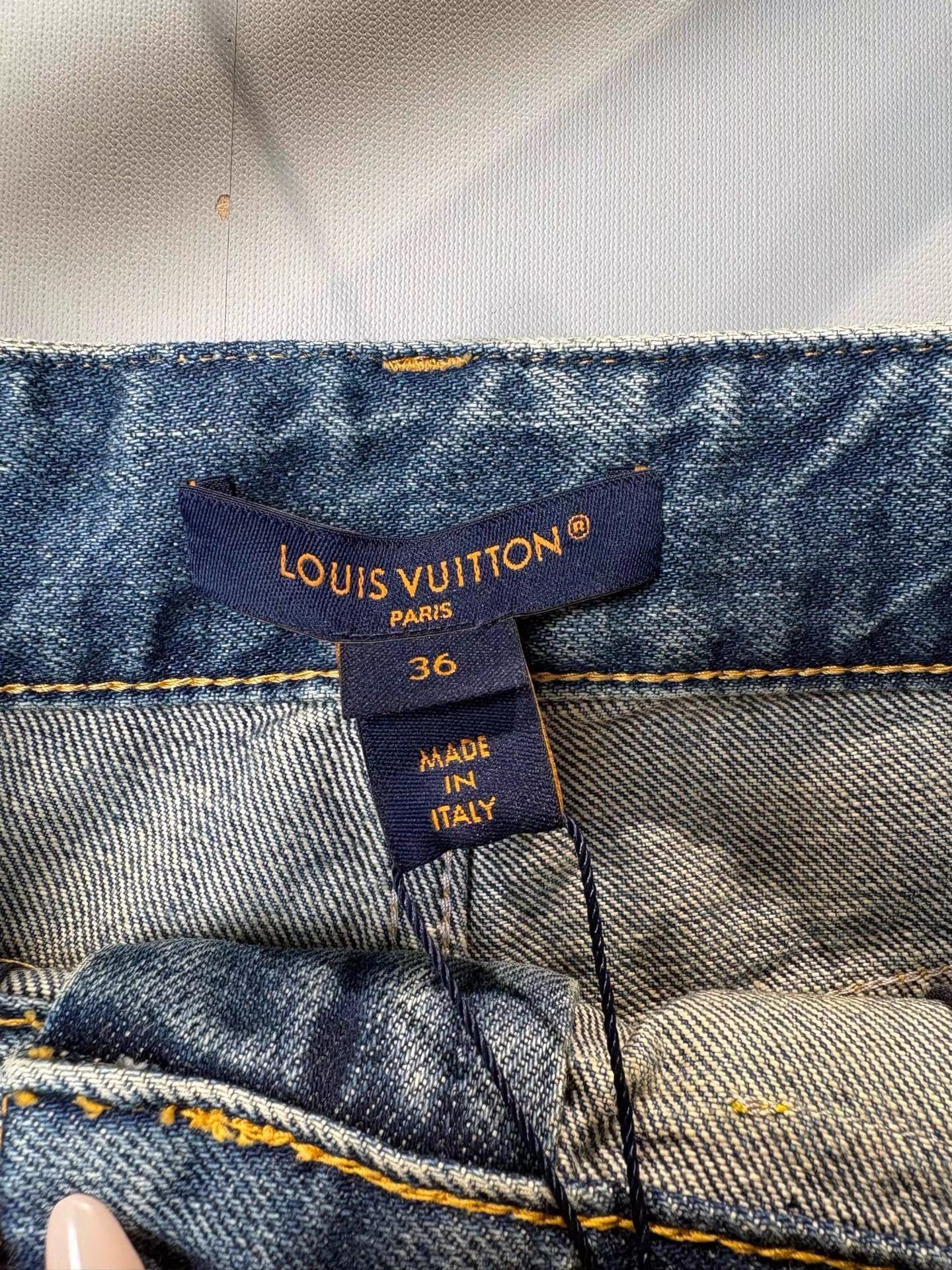 Louis Vuitton Louis Vuitton Monogram Leather Patch Denim Shorts K36 Size 25" / US 0 / IT 36 - 3 Thumbnail