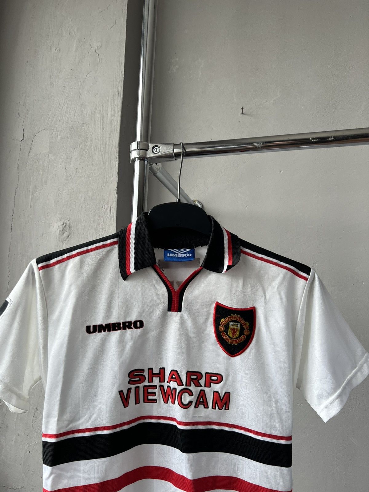 Umbro 1997/98 MANCHESTER UNITED #7 BECKHAM SOCCER JERSEY 10/11 YR Size US XXS / EU 40 - 3 Thumbnail