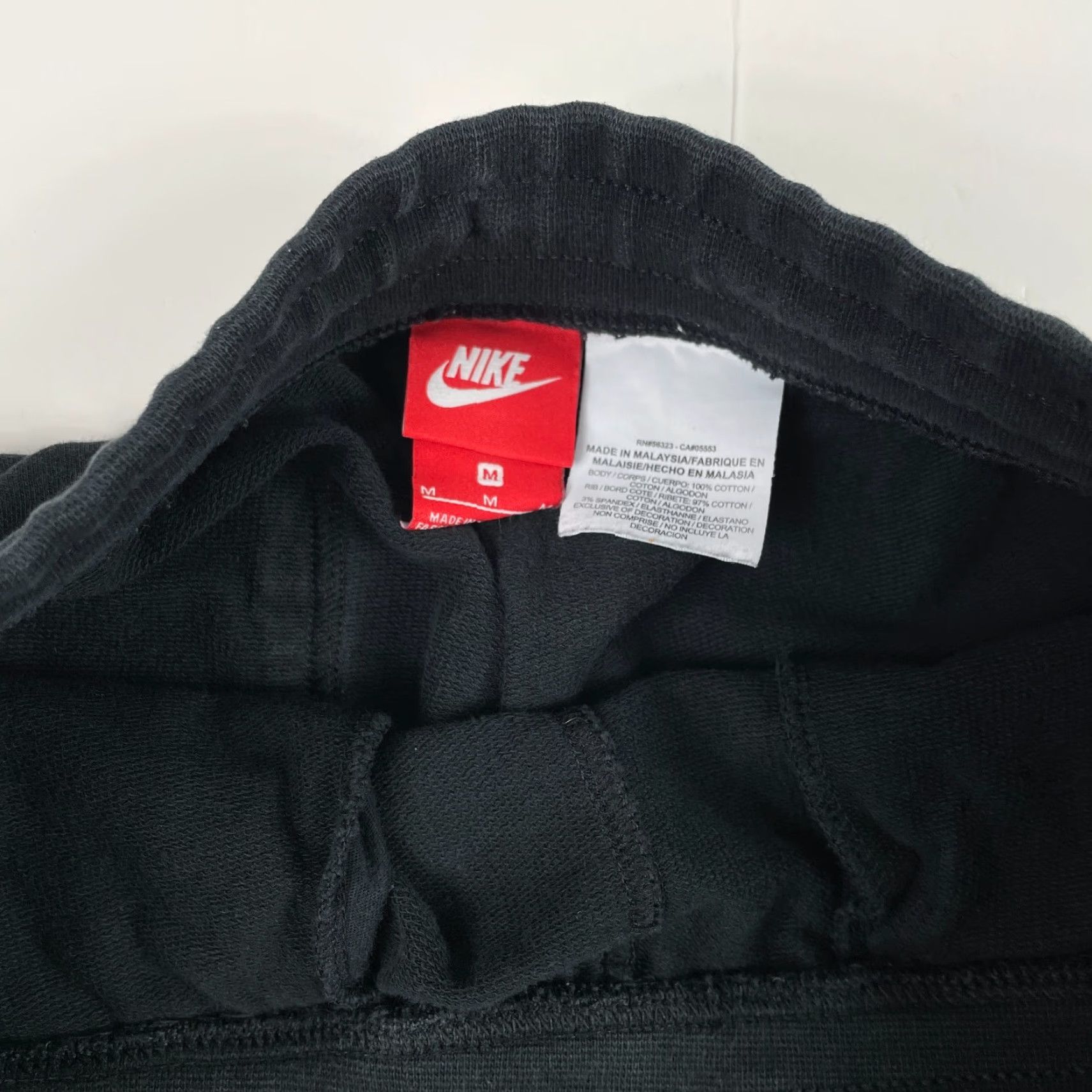 Nike Nike Shorts Mens Medium Black Swoosh Sweat Shorts Lined Workout Gym Basketball Size US 30 / EU 46 - 6 Thumbnail