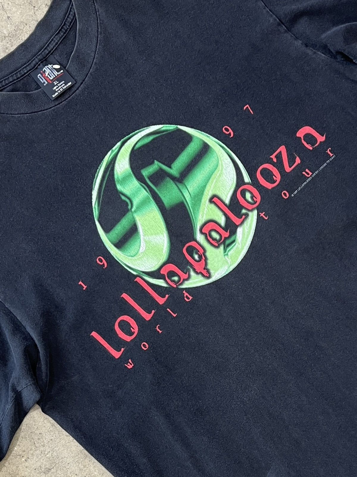 Band Tees Vintage 1997 Lollapolooza Korn prodigy Tour Giant Tee XL Size US XL / EU 56 / 4 - 1 Thumbnail
