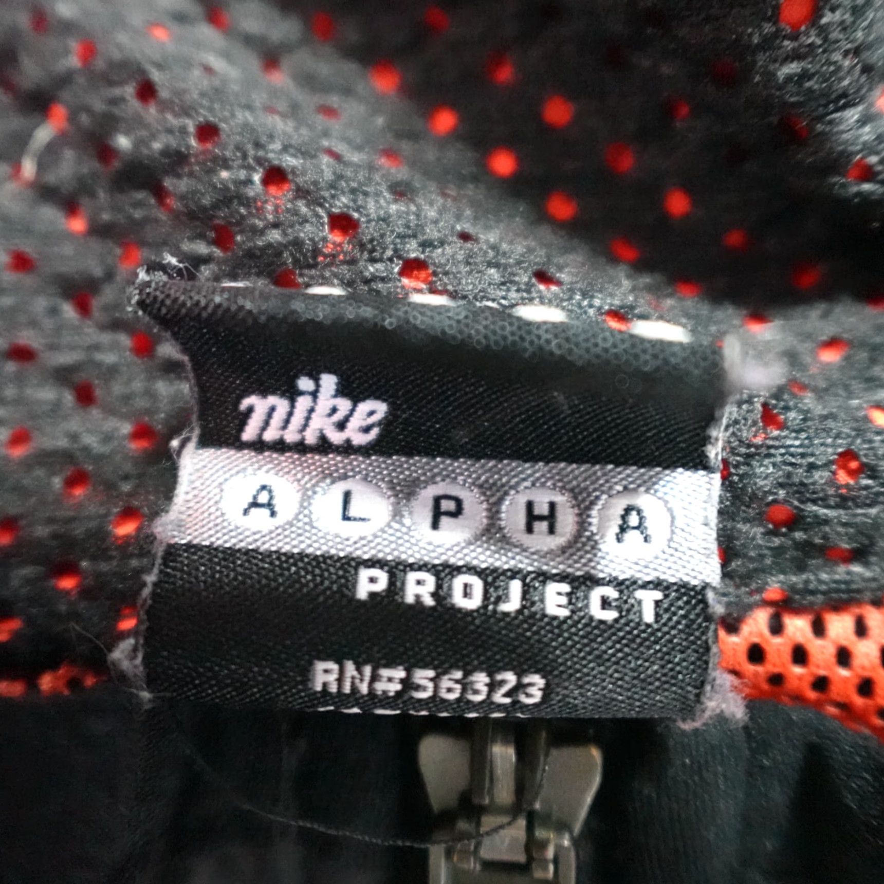 Nike VINTAGE Nike Jacket Large Black Red Full Zip Windbreaker Alpha Project Mens L Black Windbreaker Full Zip Nike Jacket Size US L / EU 52-54 / 3 - 2 Thumbnail