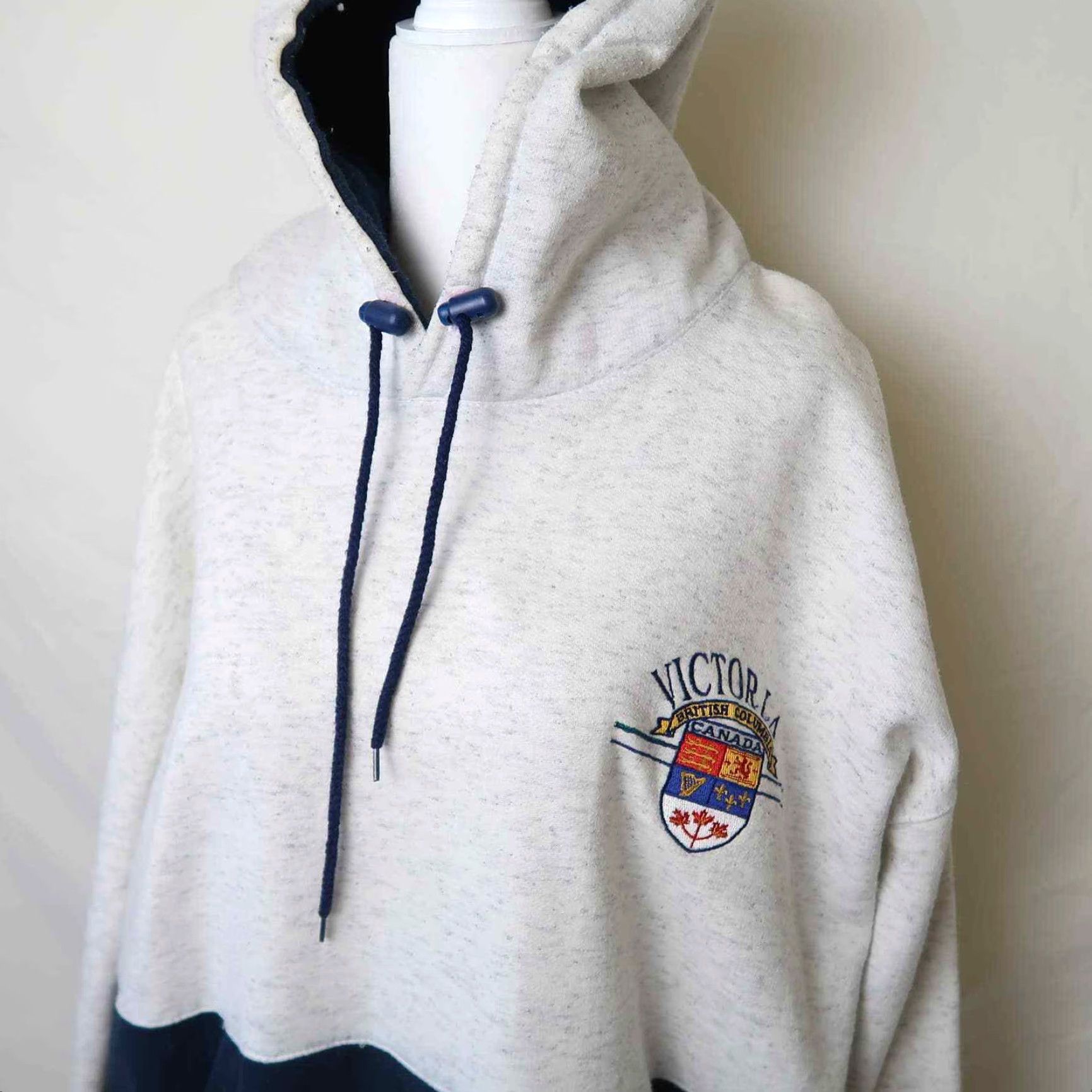 Vintage Vintage 90s Cityscape Heather Grey Canada Hooded Sweatshirt XL User: Vintage 90s Cityscape Heather Grey Canada Hooded Sweatshirt XL Size XL / US 12-14 / IT 48-50 - 2 Thumbnail