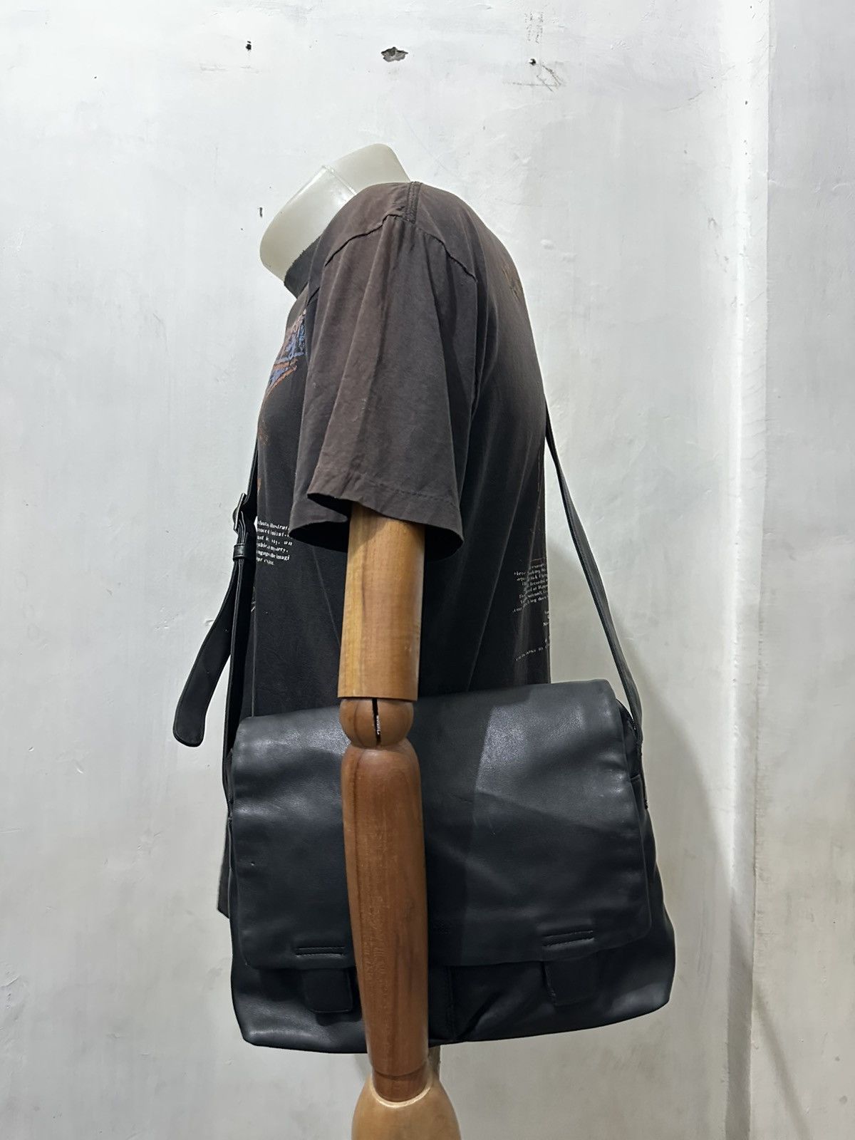 Ysaccs By Yohji Yamamoto Leather Cross Body / Sling Bag in Black, Men's