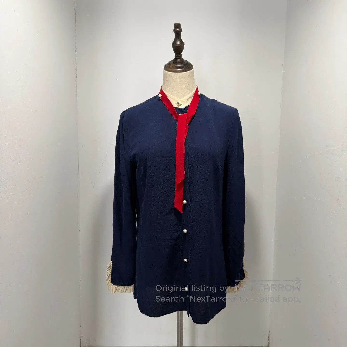 Gucci Guicci Silk shirt with gold buttons| Size M / US 6-8 / IT 42-44 - 1 Thumbnail