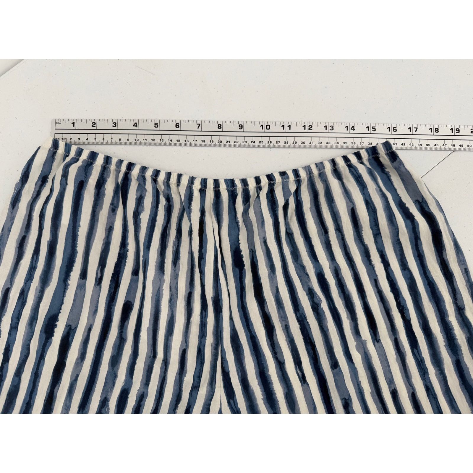 Vince NWT Vince Women's Painterly Coastal Blue Striped Shorts Size 32" / US 10 / IT 46 - 8 Thumbnail