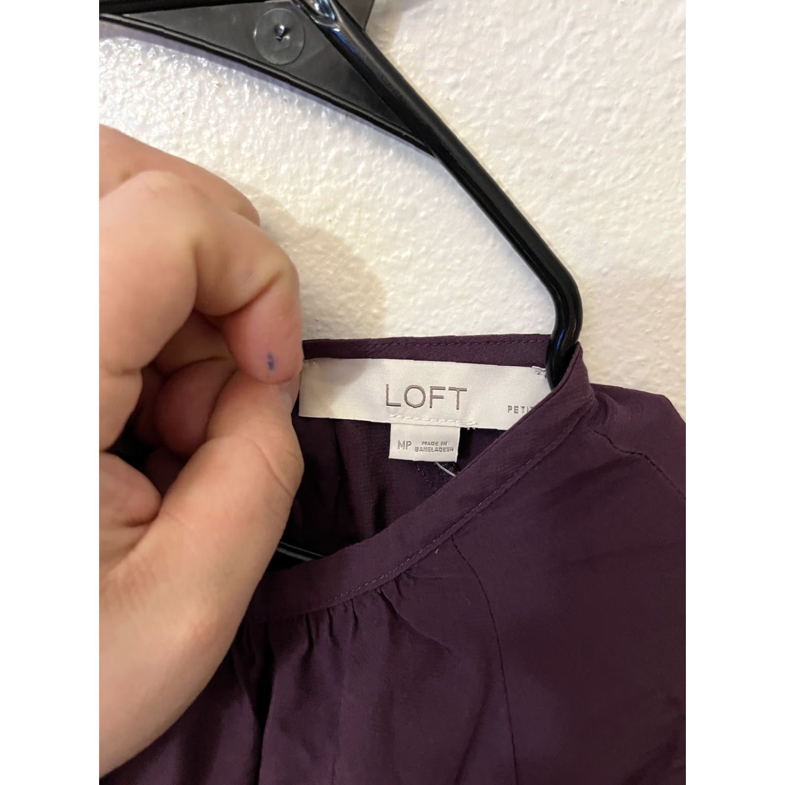 Loft LOFT Blouse Shirt Women’s Plum Purple Flutter Sleeve Tie Back Size PM Petite Two-Tone Floral Bow Workwear Modern Basic Womens Size M / US 6-8 / IT 42-44 - 3 Thumbnail