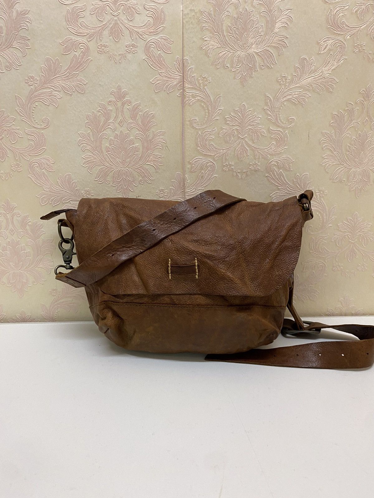 Japanese Brand Japanese Brand Green Label Relaxing Leather Sling Bag Size ONE SIZE - 3 Thumbnail
