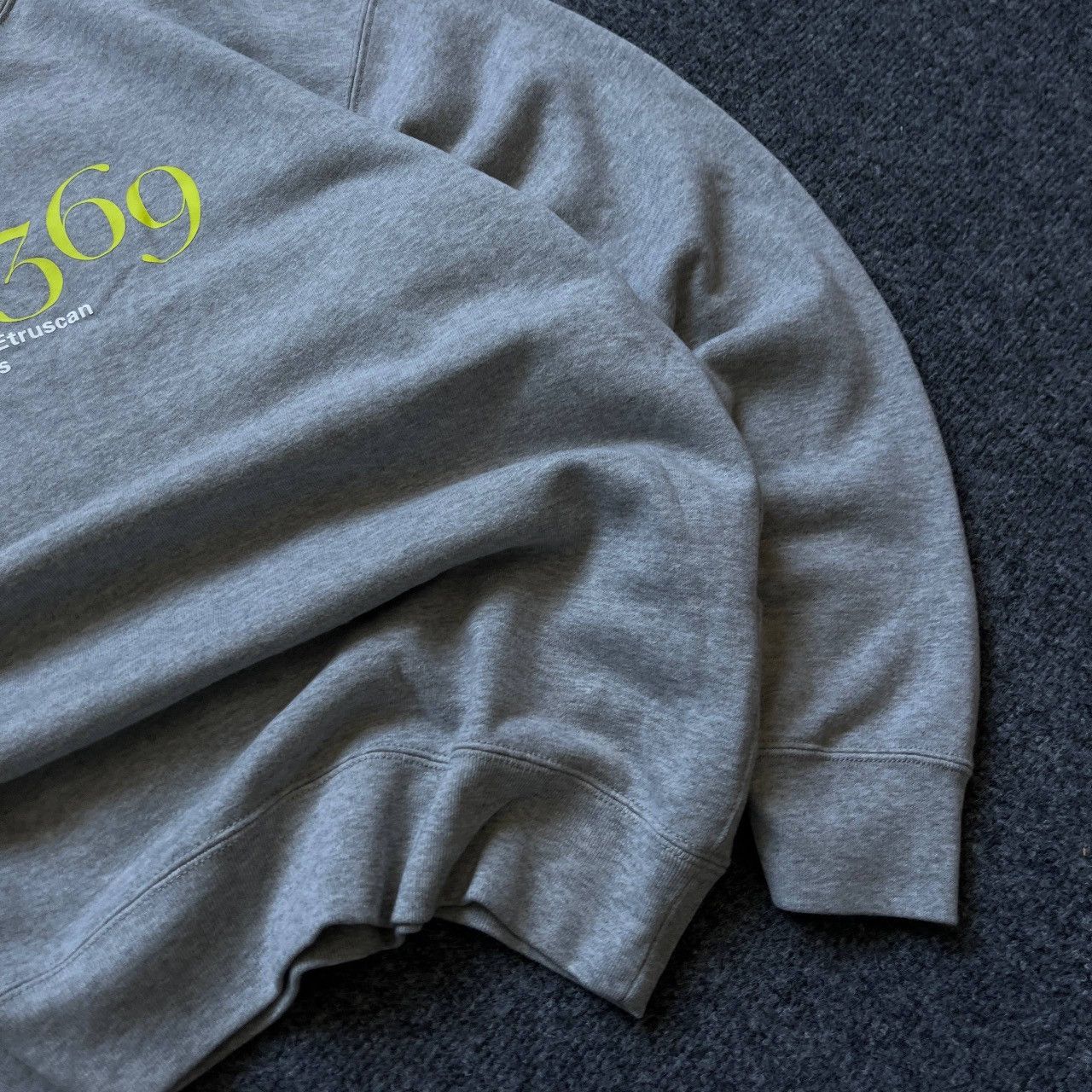 Uniqlo VTG Mans Peter Saville & Louvre Museum Uniqlo Sweatshirts Size US M / EU 48-50 / 2 - 5 Thumbnail