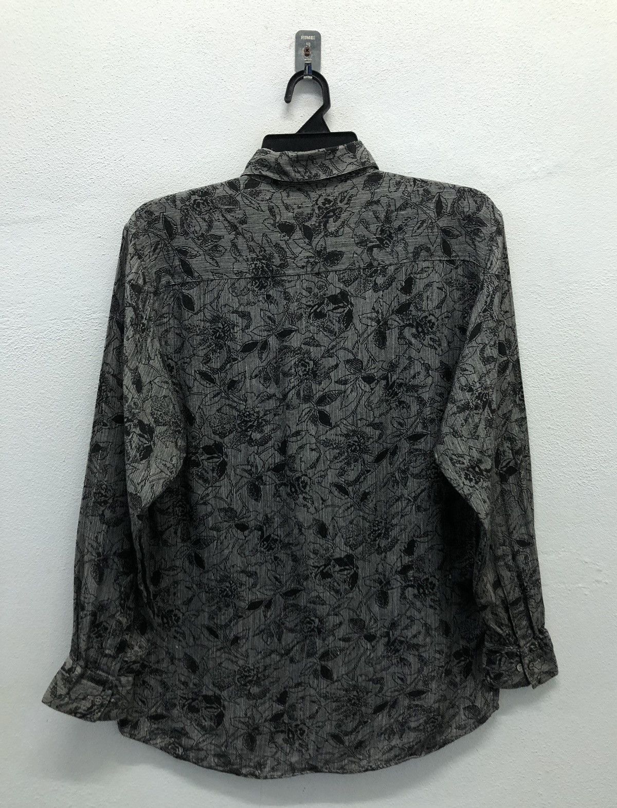 Givenchy Vintage Givenchy Gentlemen Paris Made In Italy Shirt Button Size US M / EU 48-50 / 2 - 2 Thumbnail