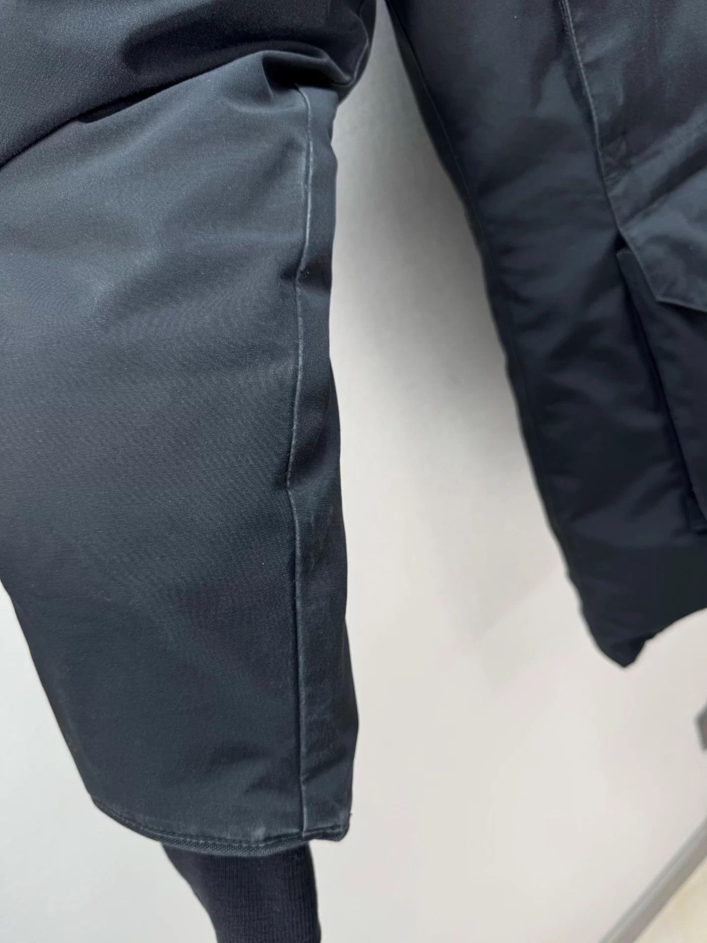 Canada Goose Canada Goose XS Down Jacket Worn Armpit/Cuffs Fading Size US XS / EU 42 / 0 - 8 Thumbnail